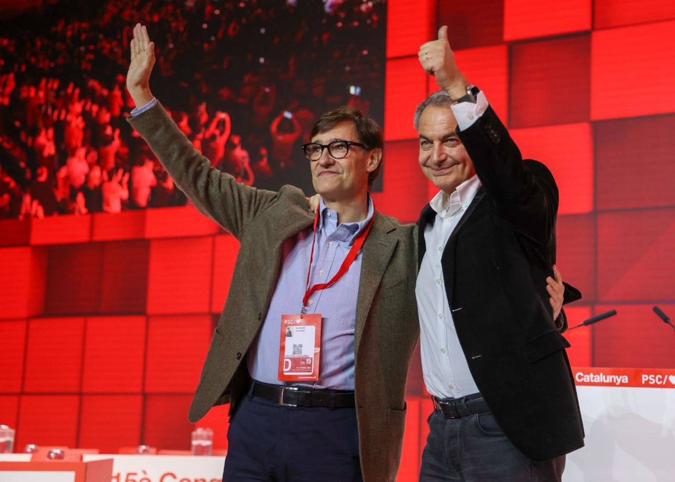 El primer secretari del PSC, Salvador Illa, i l'expresident del govern espanyol José Luis Rodríguez Zapatero, durant el XV Congrés del partit, al Palau de Congressos de Catalunya | PSC (cedida ACN)