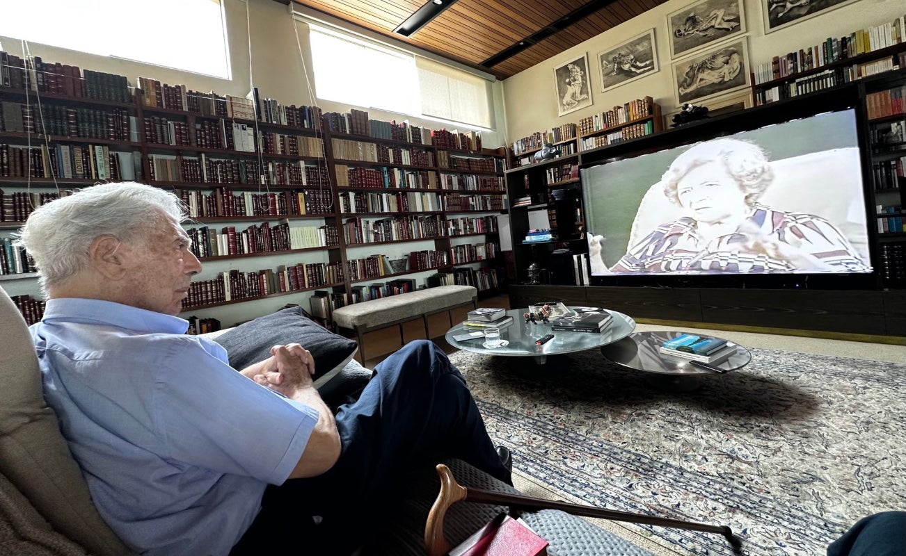Així està Mario Vargas Llosa després de los rumores sobre su salud - Twitter