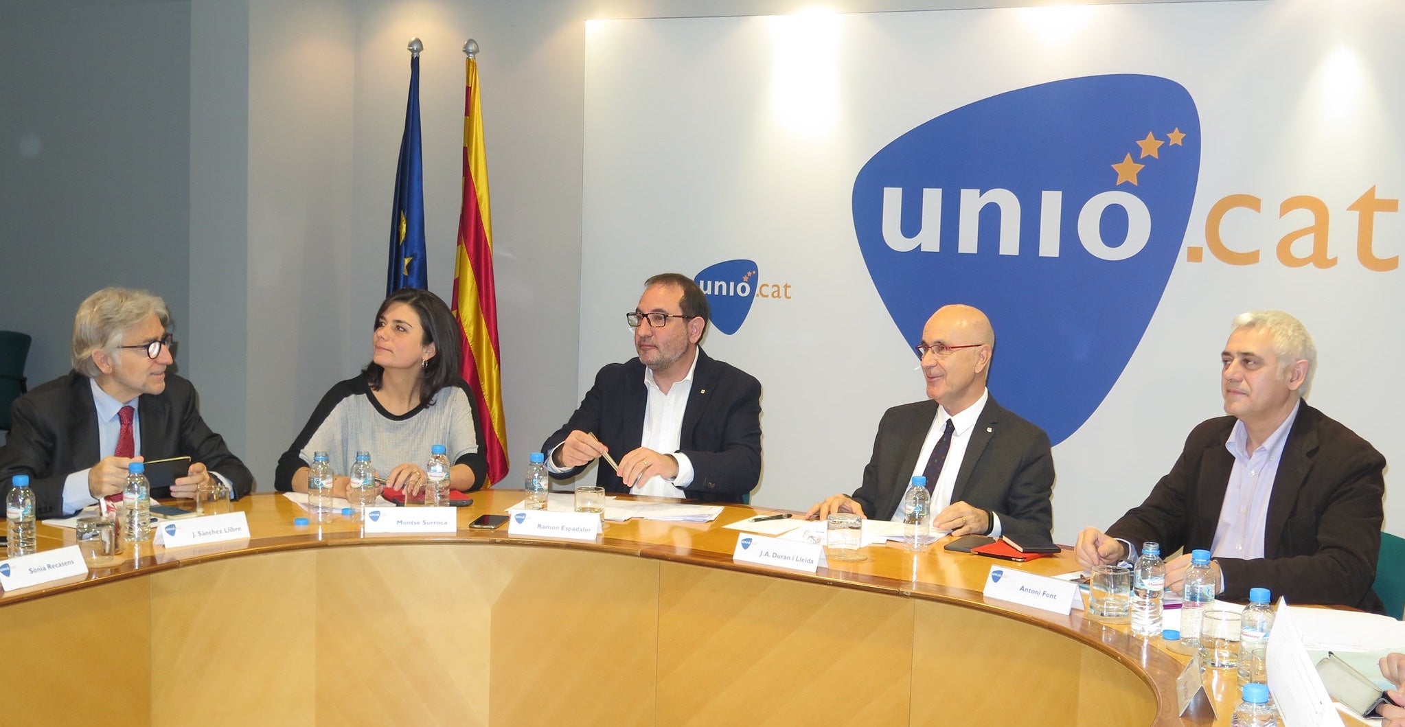 Una imatge del comitè de govern d'UDC amb Duran i Lleida, Ramon Espadaler, Toni Rossinyol. Sánchez llibre i Montse Surroca/UDC