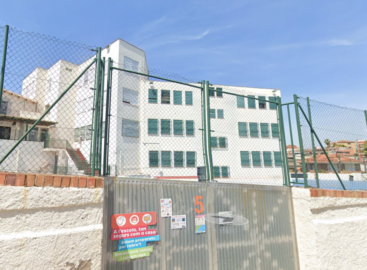 Imatge de l'exterior de l'escola Teide de Viladecans 