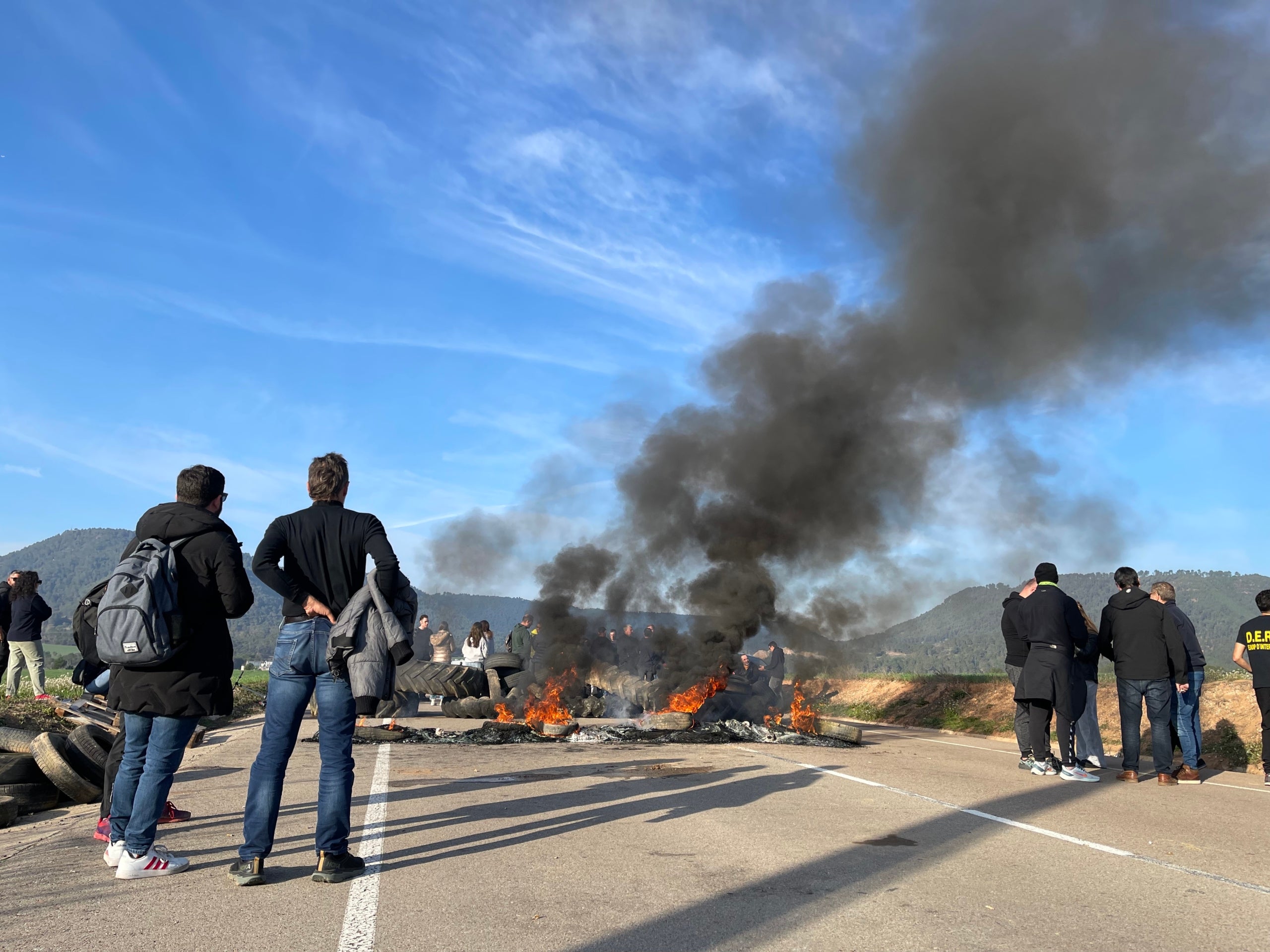 La protesta de Lledoners dels funcionaris de presons amb barricades que bloqueja els accessos a la presó/Quico Sallés