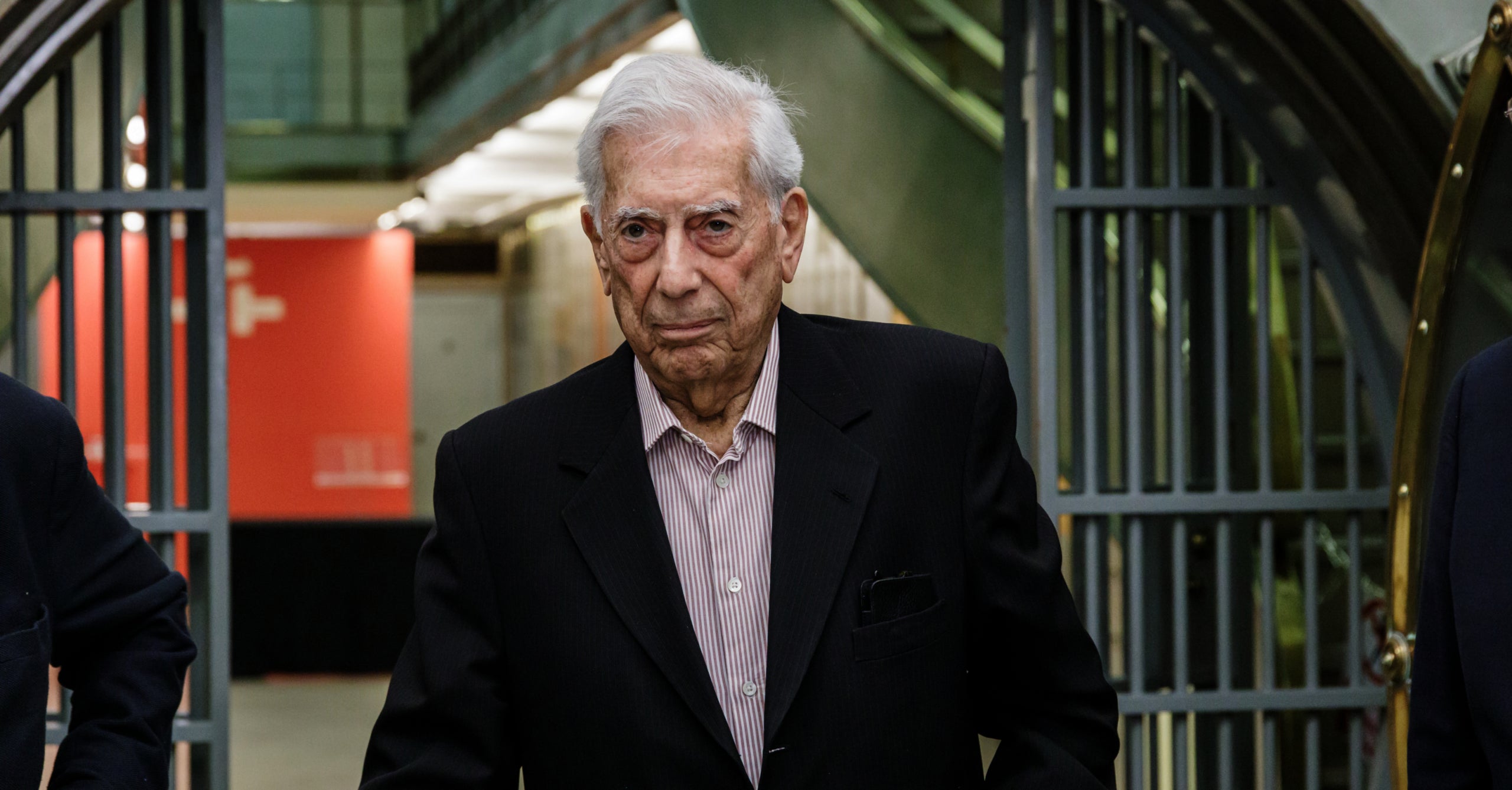 Primera foto de Mario Vargas Llosa després dels rumors sobre el seu estat de salut - Europa Press