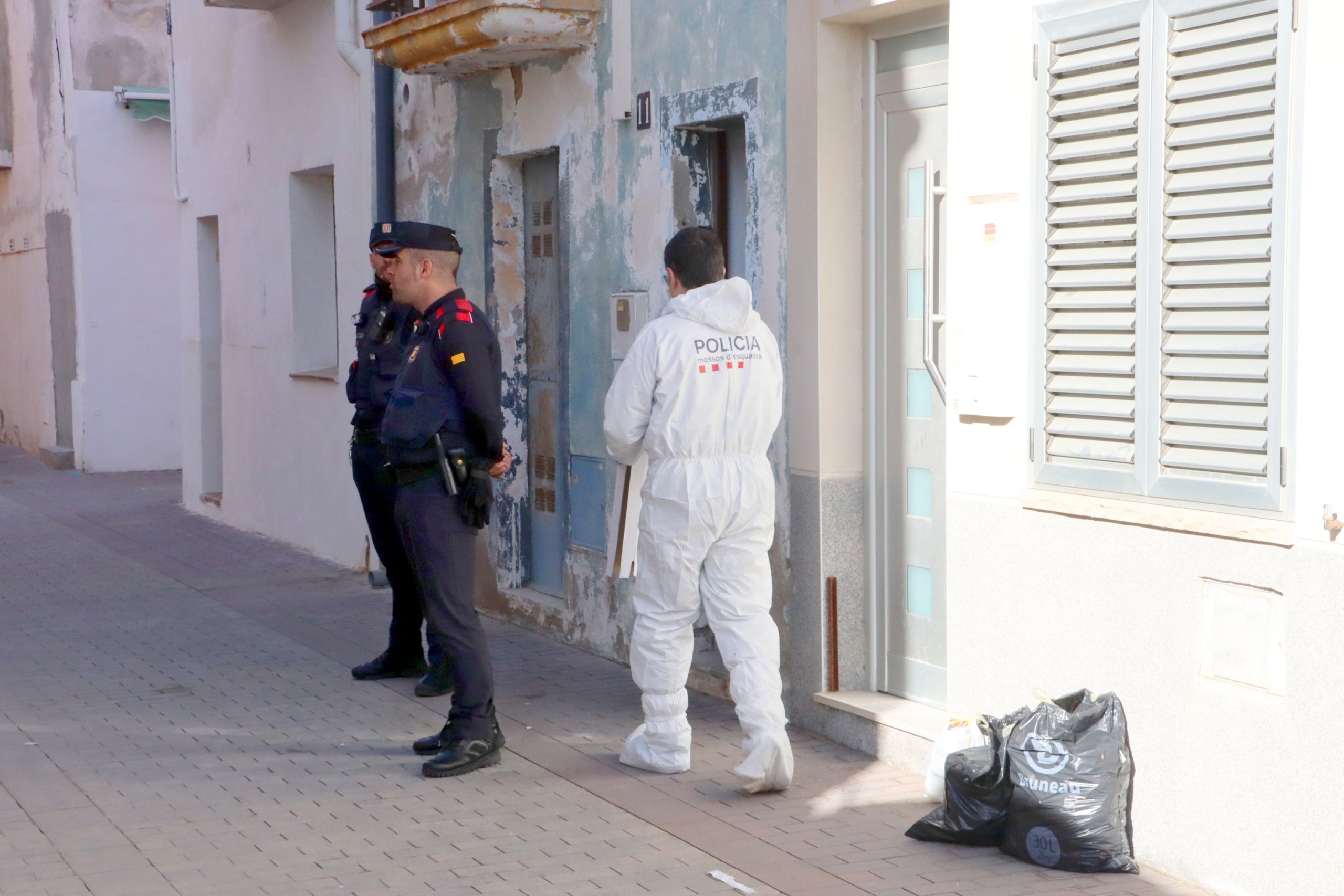 Imatge d'arxiu d'agents dels Mossos a l'escena d'un crim / ACN