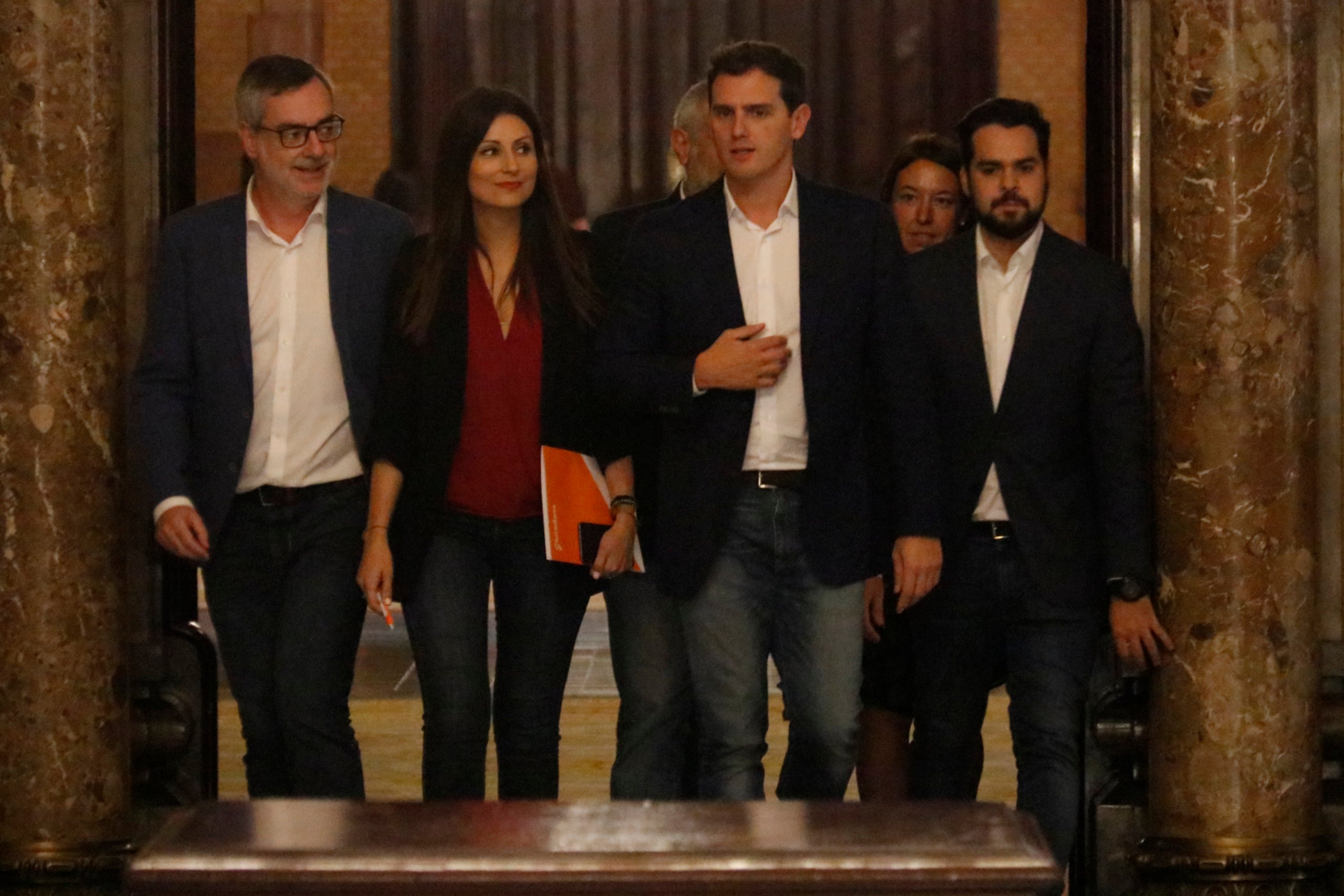 El president de Cs, Albert Rivera, amb José Manuel Villegas, Fernando de Páramo i Lorena Roldán al Parlament l'1 d'octubre de 2019 /Rafa Garrido