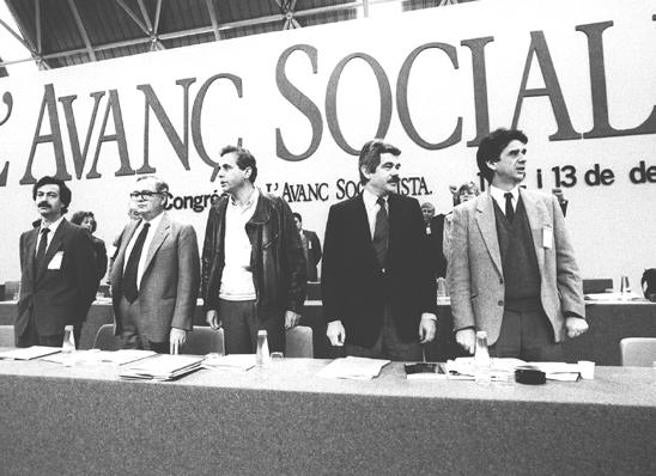 Una imatge del congrés del PSC amb Joan Raventós i Raimon Obiols/PSC-Fundació Campalans