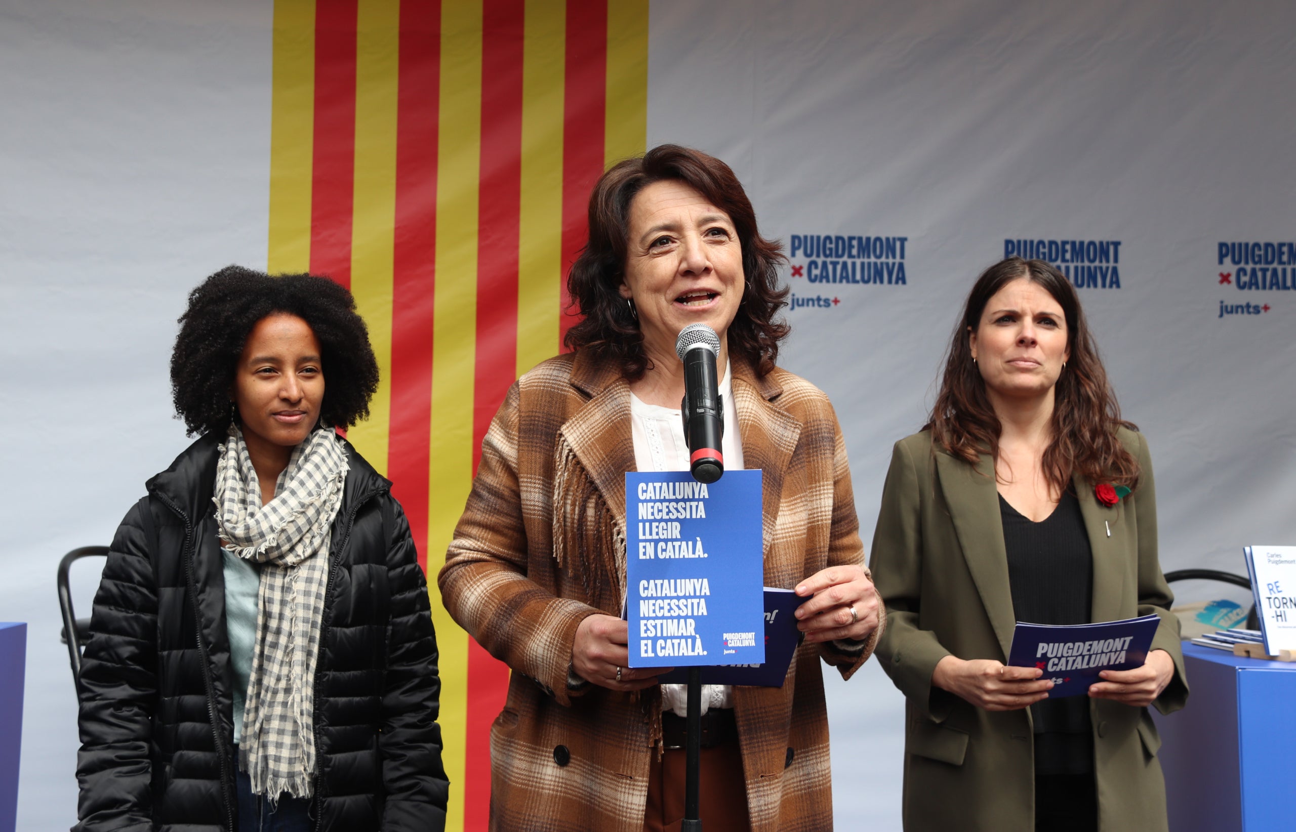 La presidenta del Parlament, Anna Erra, duran una intervenció en un acte polític per Sant Jordi / ACN