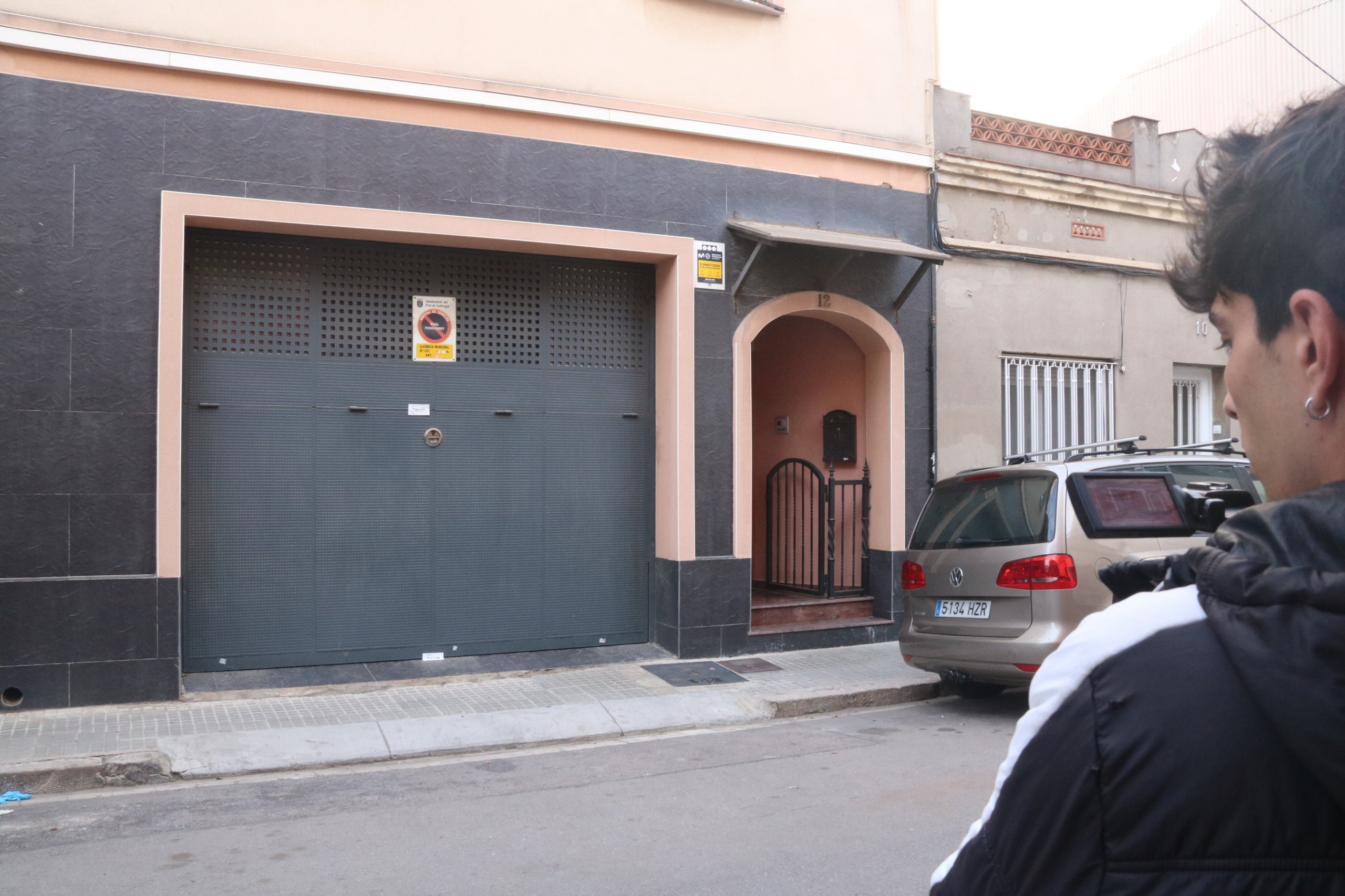 La casa del Prat de Llobregat on es van trobar els cadàvers d'una mare i dos fills assassinats pel pare / ACN