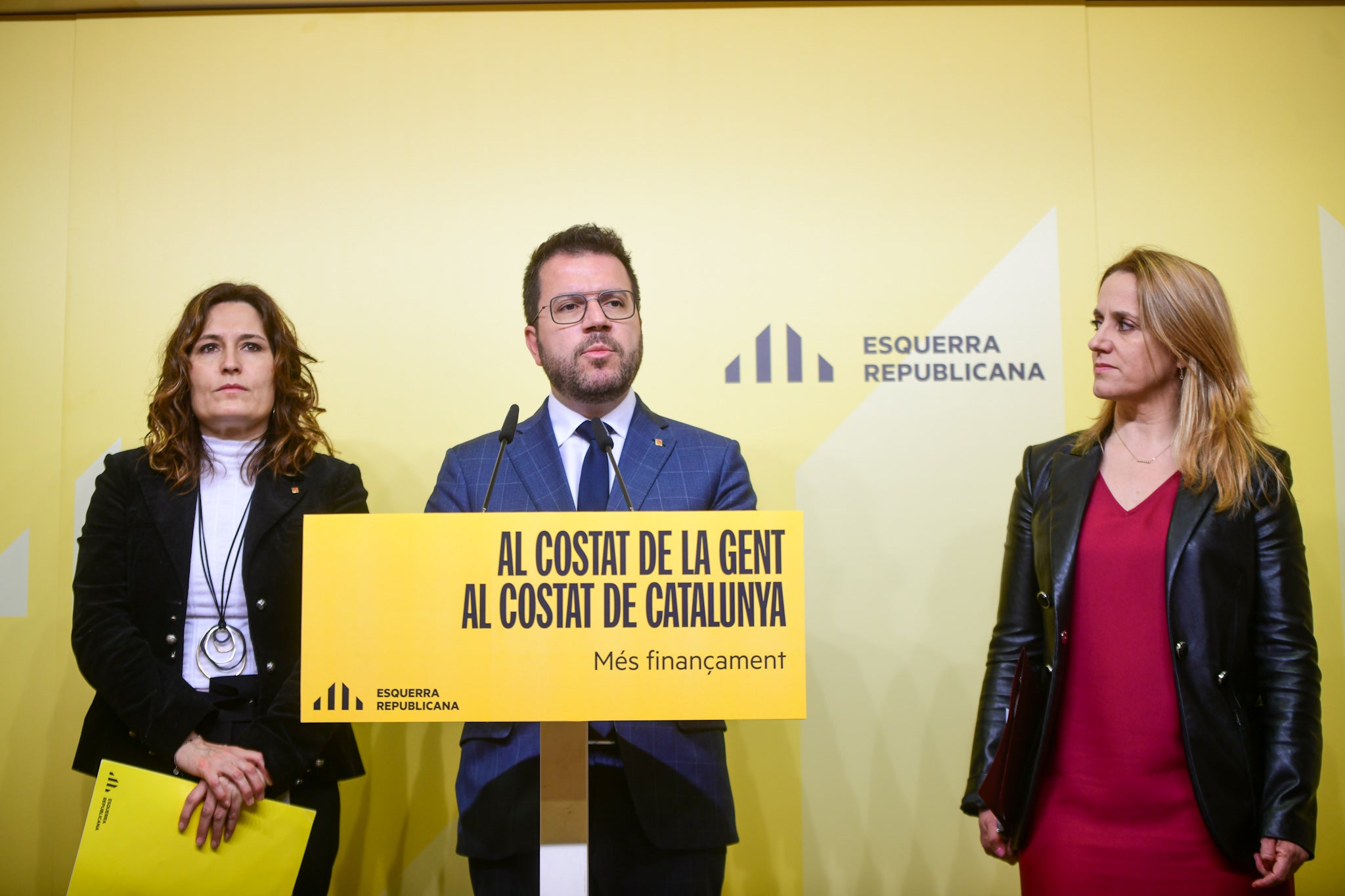 El president i candidat, Pere Aragonès, amb la consellera Mas i la vicepresidenta Vilagrà ERC/ MARC PUIG