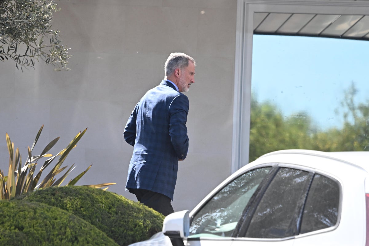 Felip de Borbó visita la madre en el hospital - Europa Press