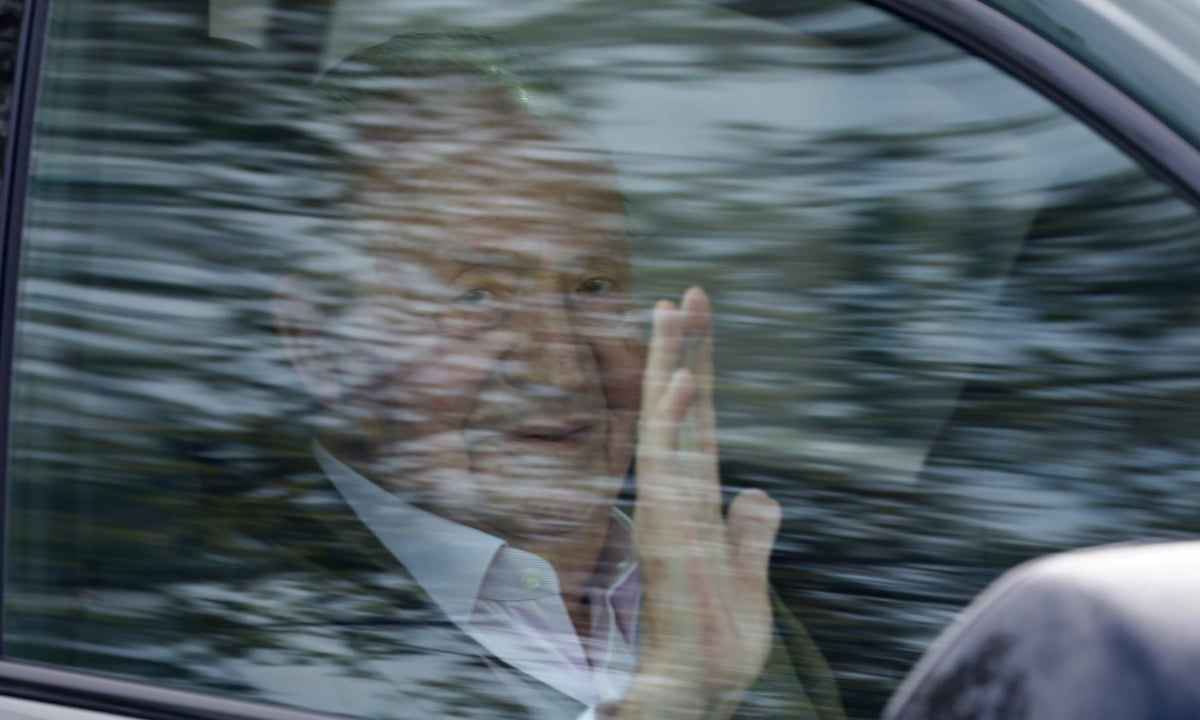 Joan Carles de Borbó arriba a Madrid per a la boda d'Almeida - Europa Press