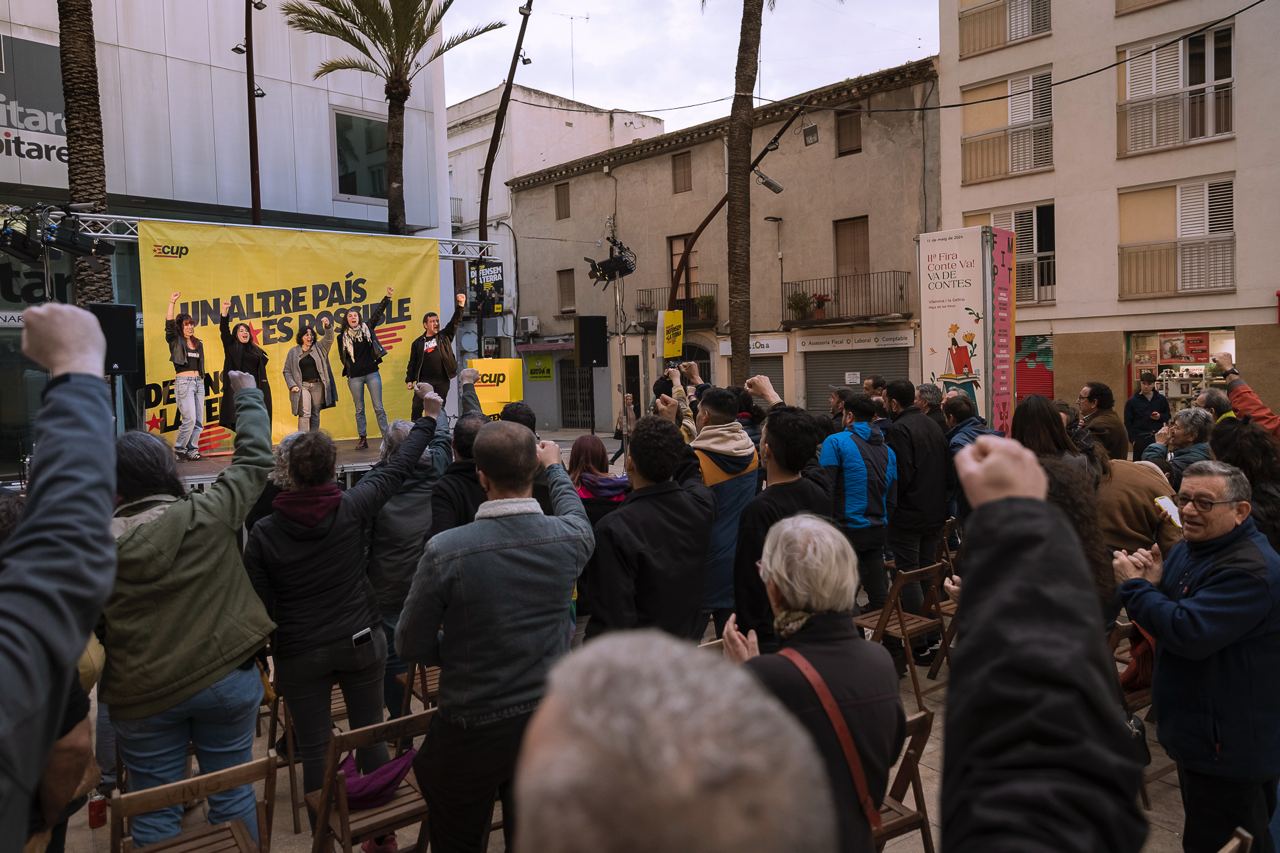 Els candidats de la CUP des de l'acte de campanya a Vilanova i la Geltrú / Candidatura d'Unitat Popular