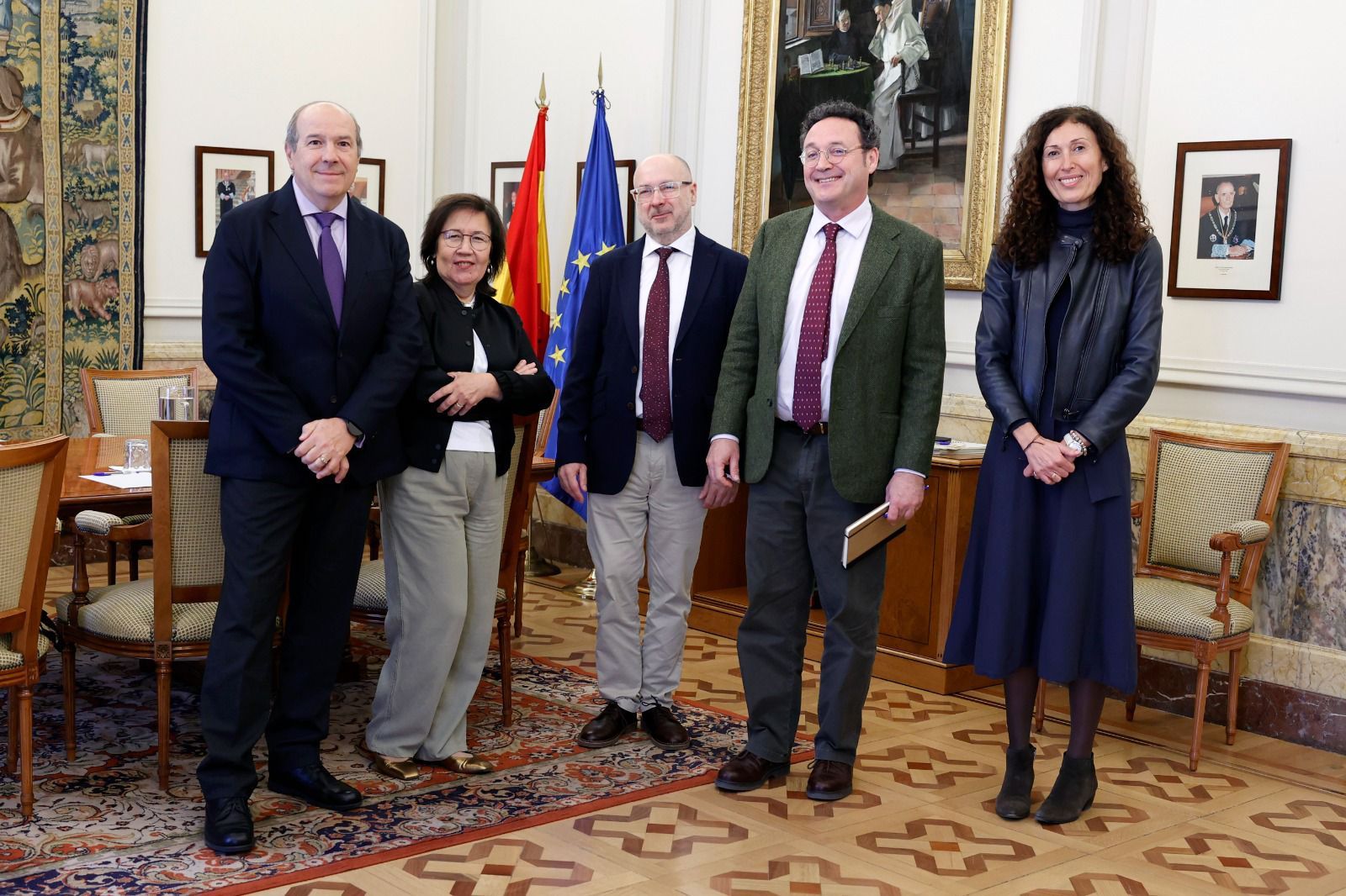 El Fiscal General de l'Estat, Álvaro García Ortiz amb Fiscal de Sala Cap de la Secretaria Tècnica, Ana García León, hi han assistit la presidenta de l'Associació de Fiscals (AF), Cristina Dexeus; el president de la Unió Progressista de Fiscals (UPF), Jesús Arteaga; i el president de l'Associació Professional Independent de Fiscals (APIF), Miguel Pallarés, en la reunió d'aquest dimecres pel nou Estatut Orgànic/Fiscalia