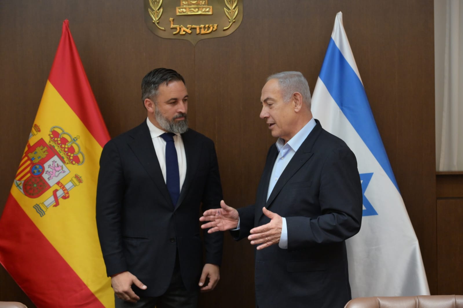 El primer ministro de Israel, Benjamin Netanyahu, conversación con el presidente de Vox, Santiago Abascal, en una reunión de los dos líderes políticos en Jerusalén / ACN