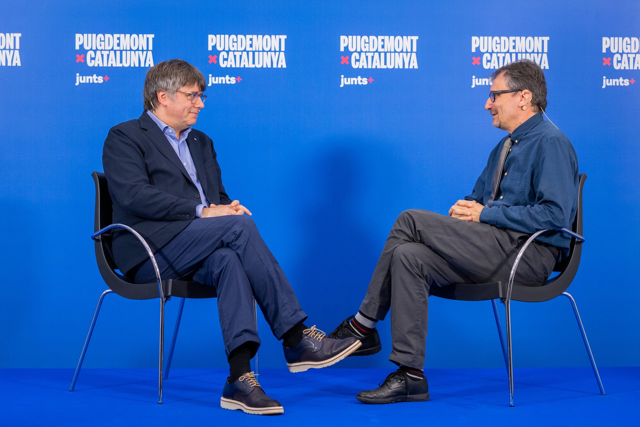 Carles Puigdemont i l’escriptor Albert Sánchez Piñol conversen sobre la salut del català / Junts+