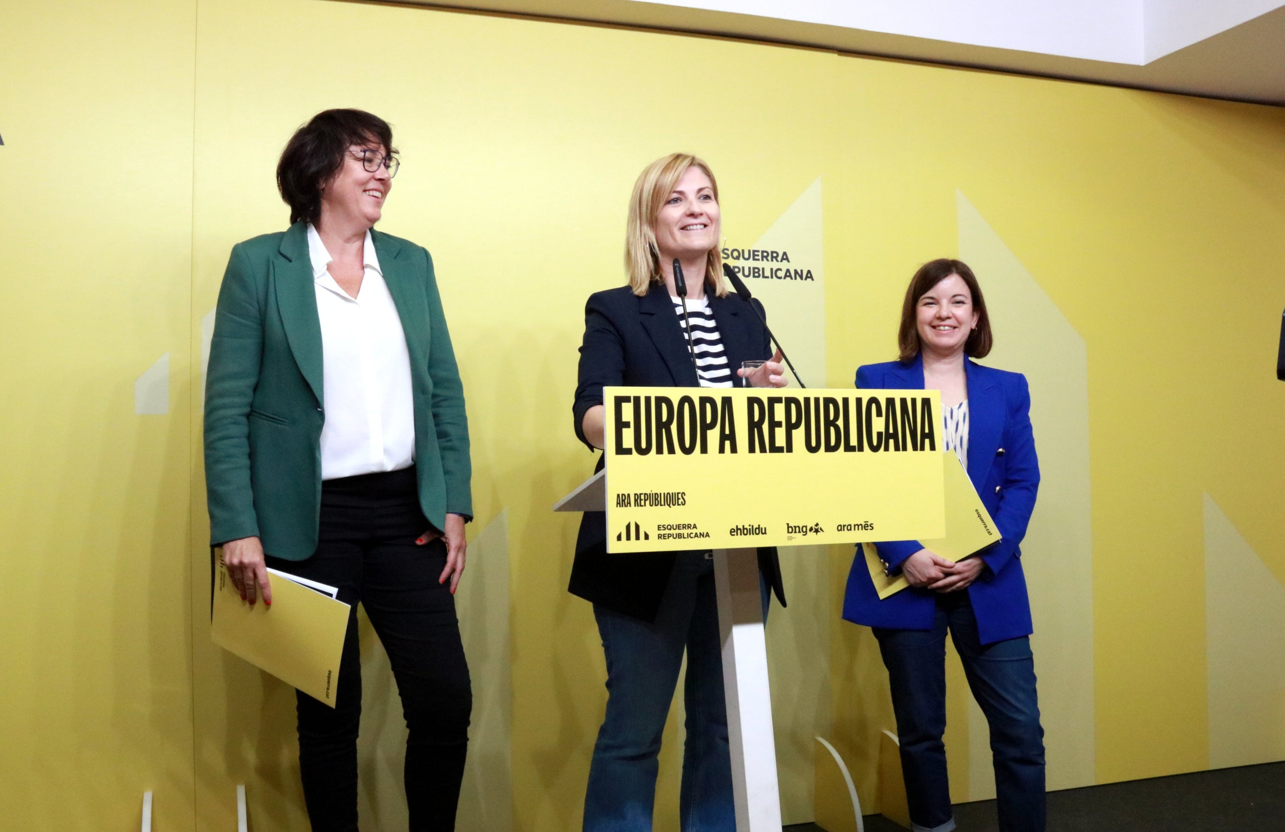 La portavoz de ERC, Raquel Sans, acompaña Orilla a la rueda de prensa para presentar el programa electoral del 9-J / ACN