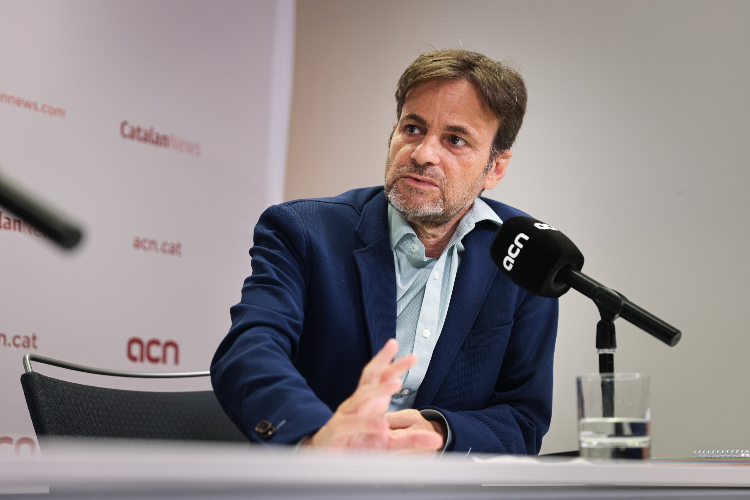 El candidat de Comuns Sumar a les eleccions europees, Jaume Asens, durant la roda de premsa a l’ACN amb motiu del 9-J / Jordi Borràs / ACN