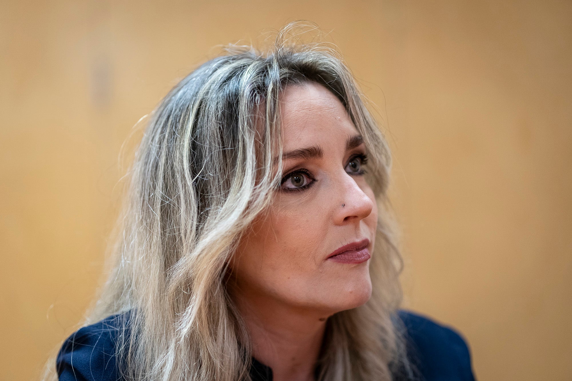 Anna Simon se una periodista y presentadora del concurso”El trozo