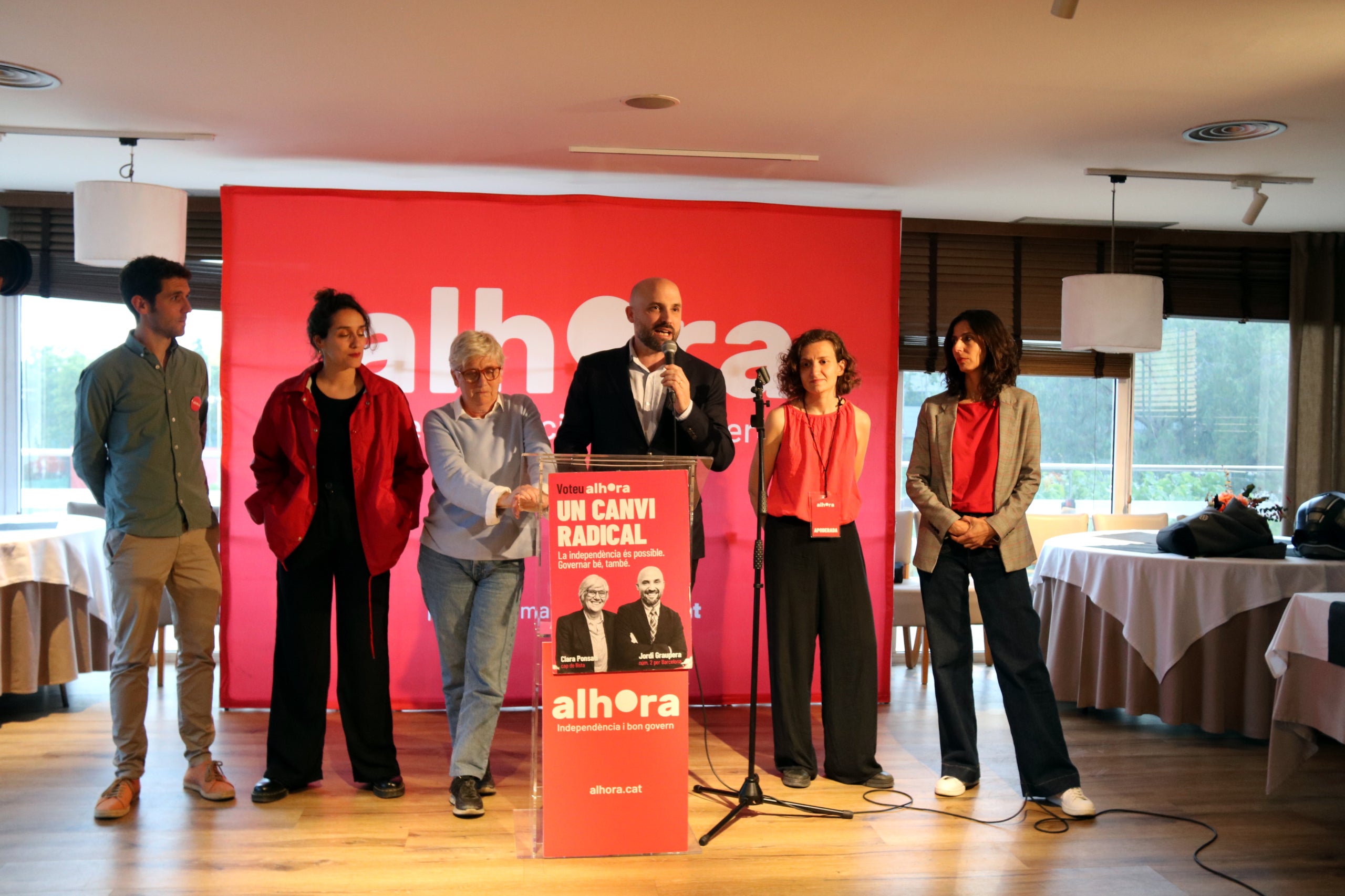 Membres de la candidatura d'Alhora per Barcelona el 12-M durant la nit electoral / ACN