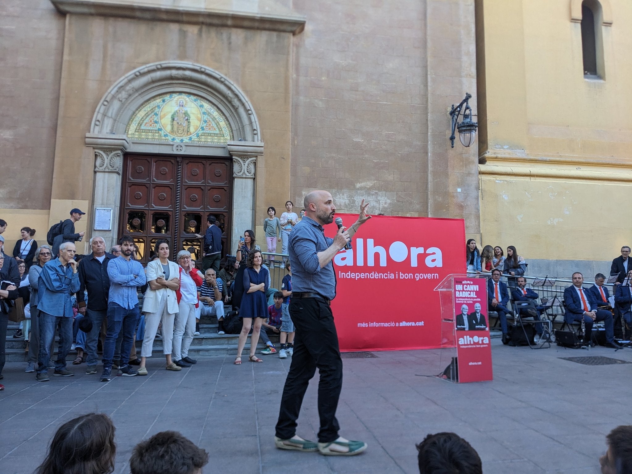 El número dos de la llista d'Alhora per Barcelona, Jordi Graupera, durant l'acte de tancament de campanya / Alhora