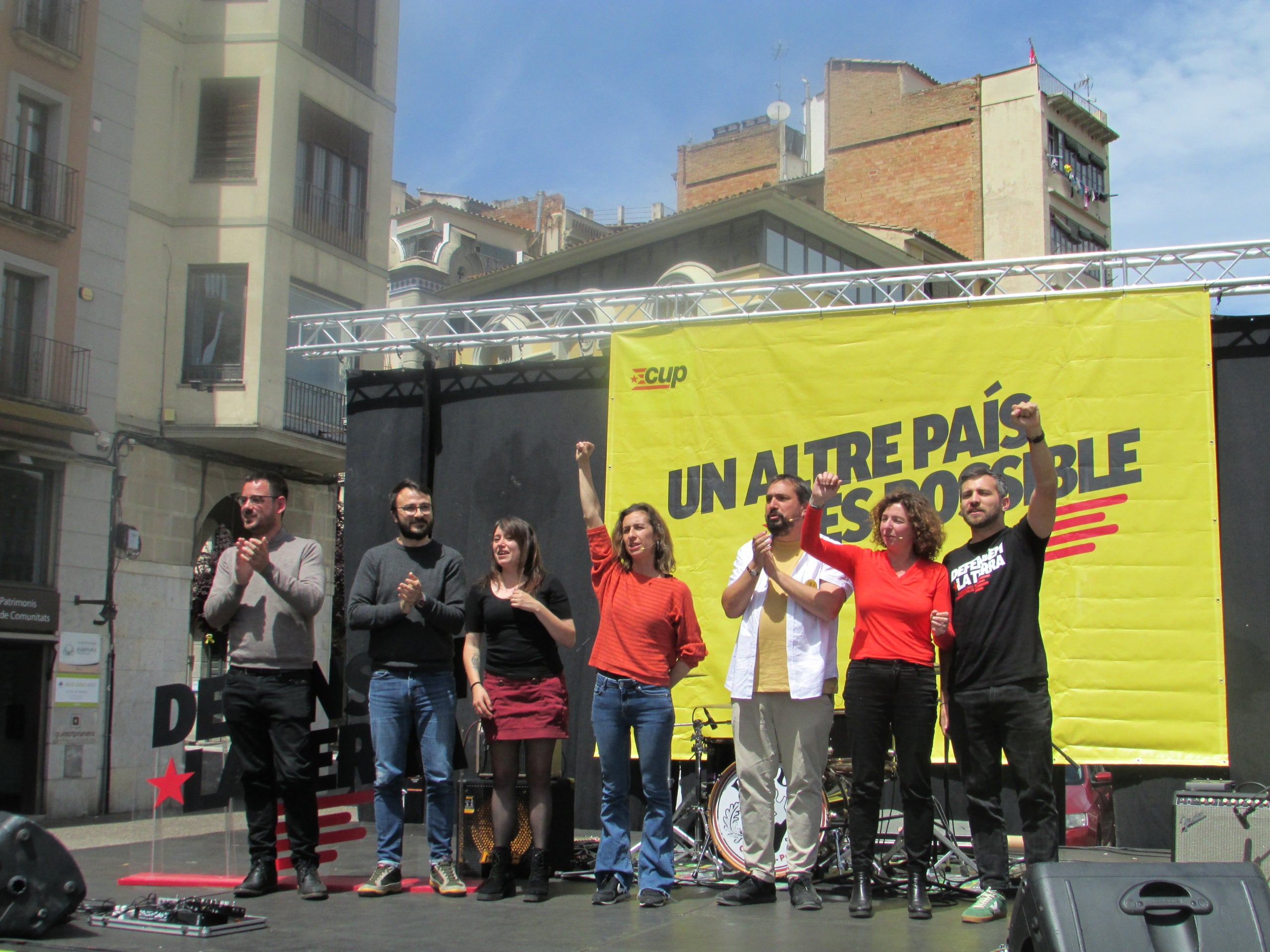 Los candidatos y representantes de la CUP al acto central de campaña del 12-M a Girona / Alberto Prieto