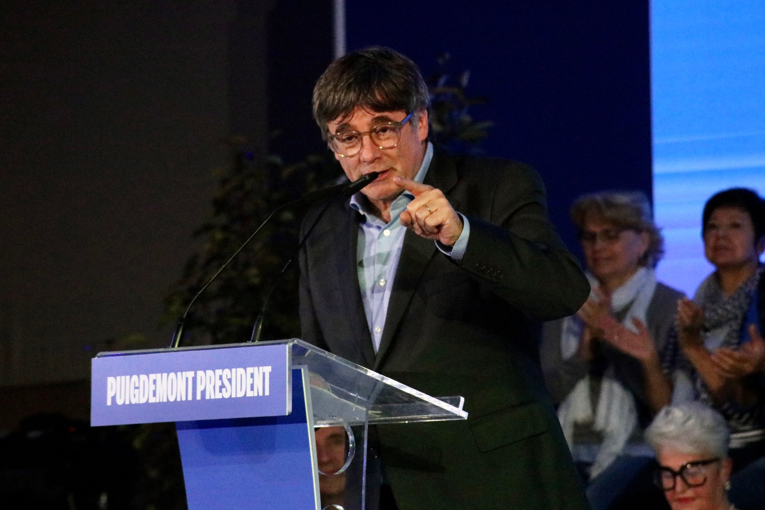 Carles Puigdemont, en un moment del míting d'aquest vespre a Argelers / Josep M. Botanch