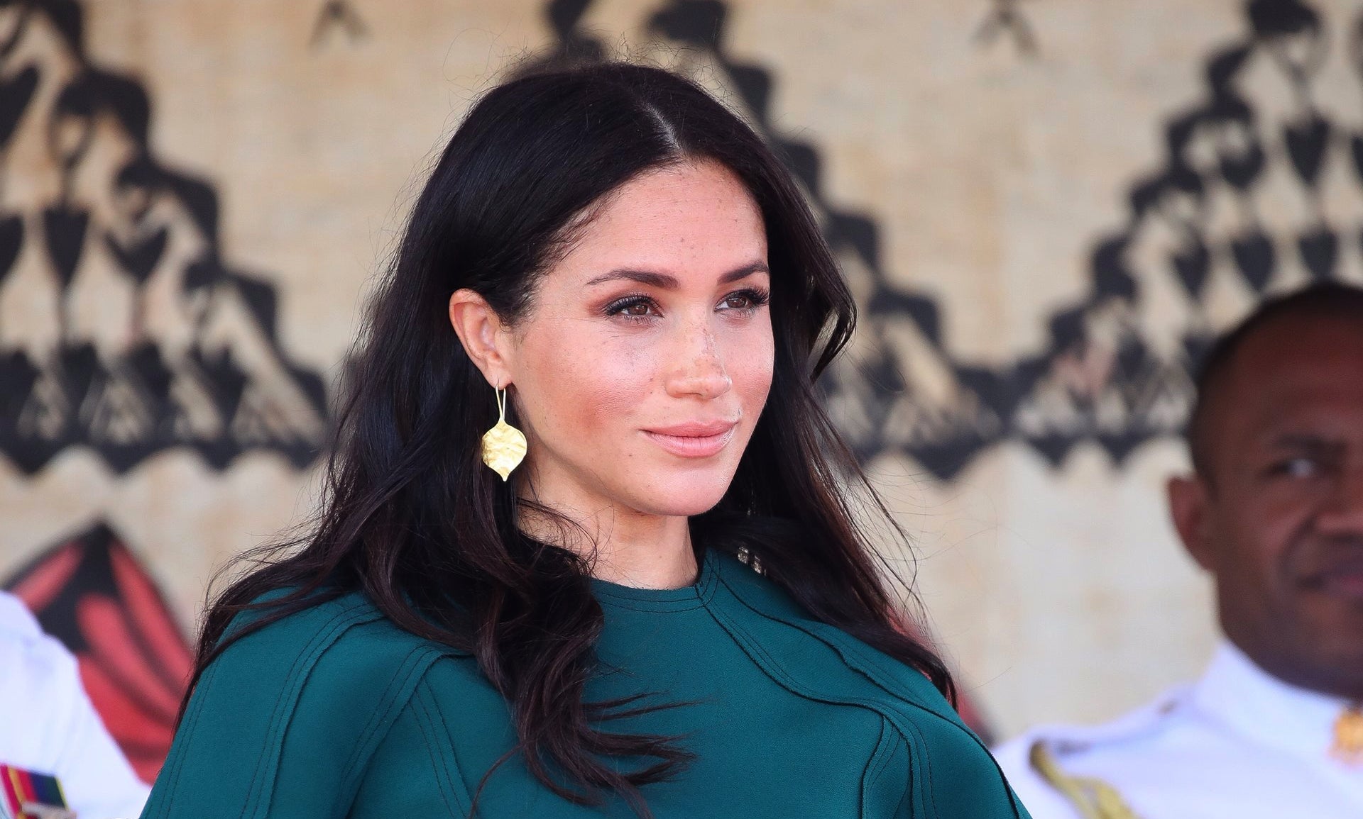 Meghan Markle, en Nigeria con una maleta llena de vestidos carísimos - Europa Tomado