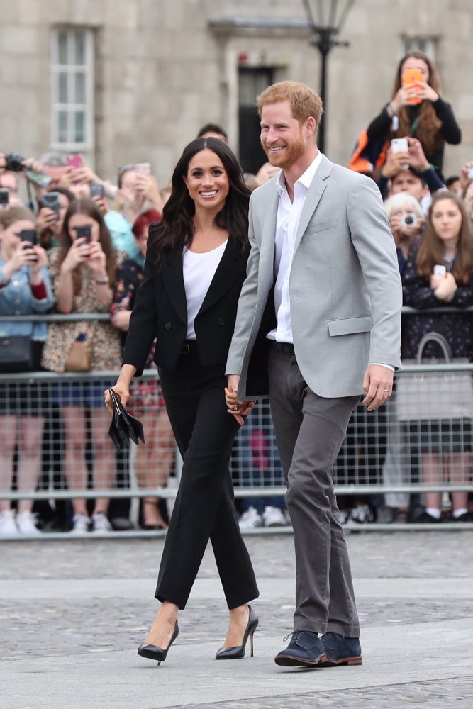 Meghan Markle ha dut a Nigèria una maleta plena de vestits caríssims - Europa Press