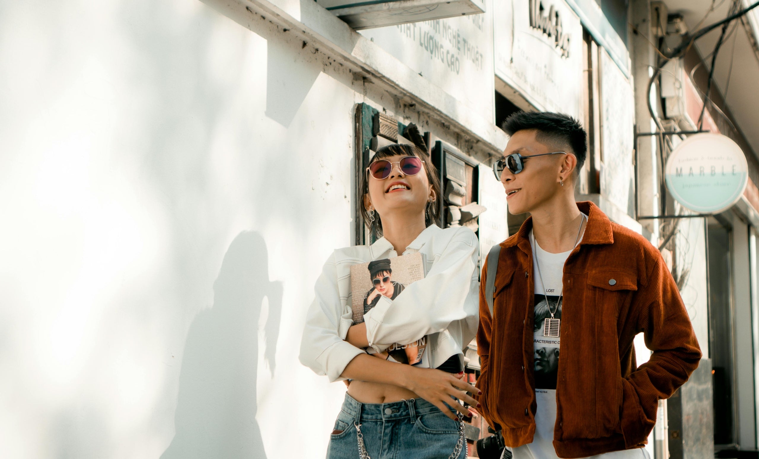 Imatge de dues persones somrient / Pexels