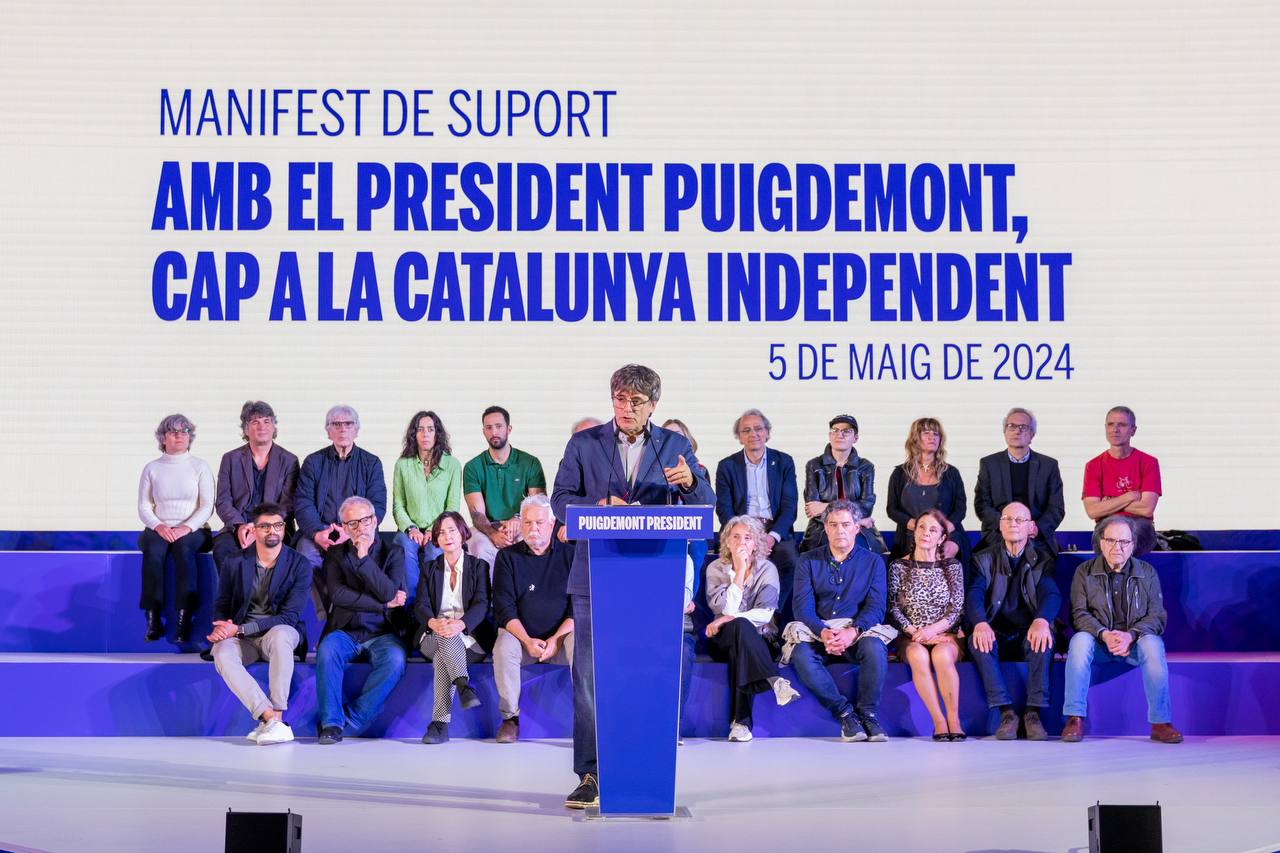 El candidat de Junts+, Carles Puigdemont, durant l'acte de presentació del manifest de suport / Nico Tomás / ACN