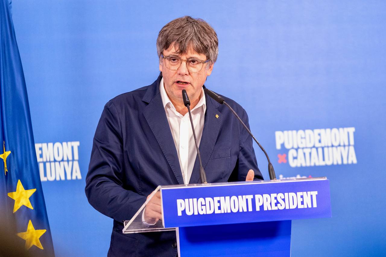 Carles Puigdemont, durant la roda de premsa on ha anunciat que es presentarà a la investidura / Junts+