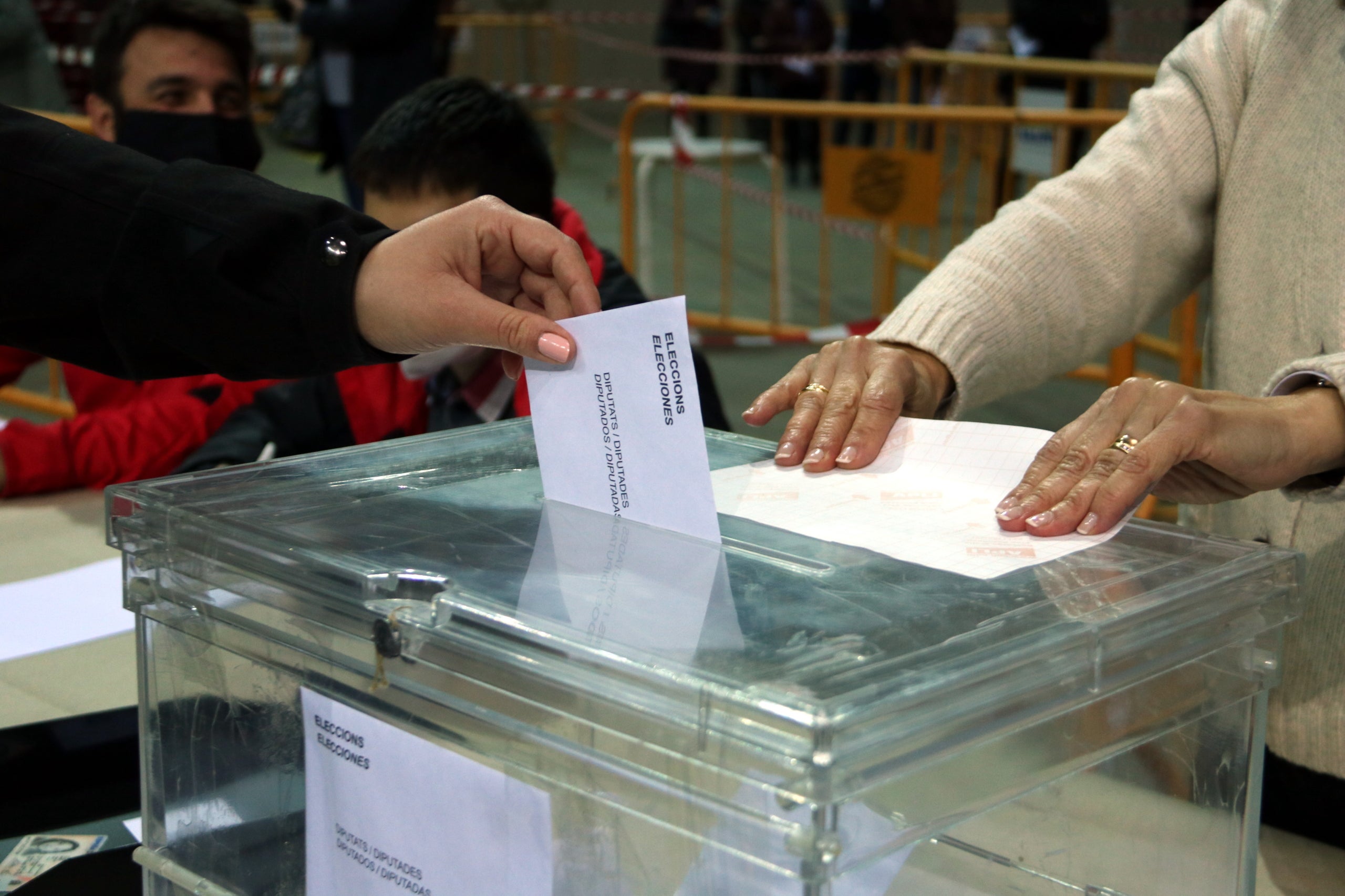 5.744.840 catalanes y catalanas están gritados a las urnas este domingo ACN