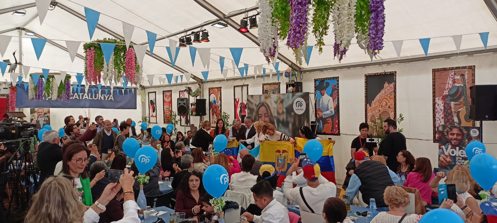 El PP amb comunitats hispanoamericanes a la Feria de Abril/Joan Manel Oller