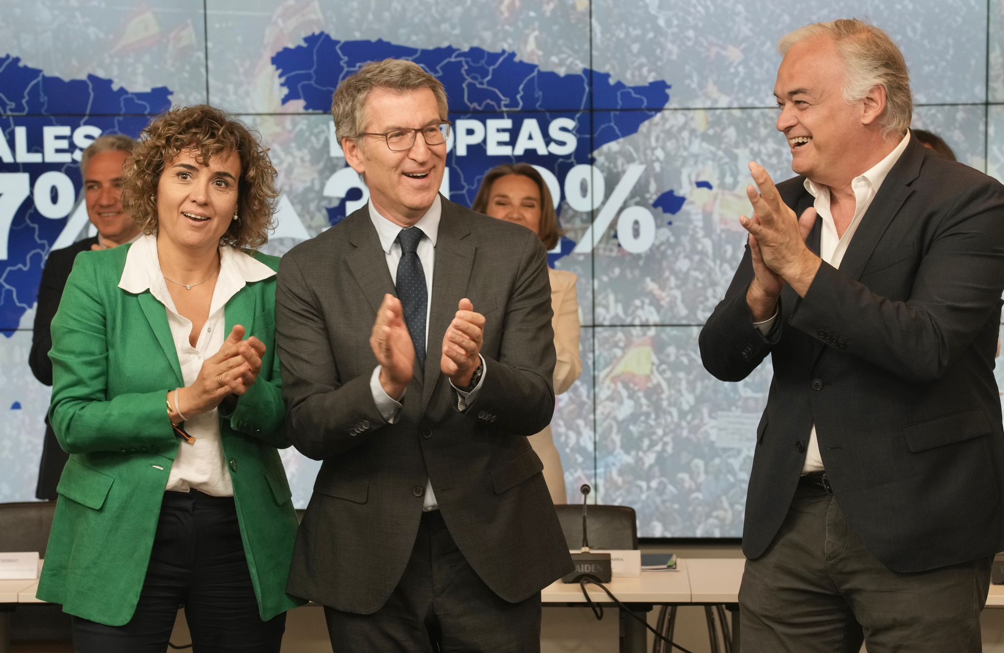 El líder del PP, Alberto Núñez Feijóo, amb Dolors Montserrat, aquest dimarts a Madrid | Premsa PP (ACN)