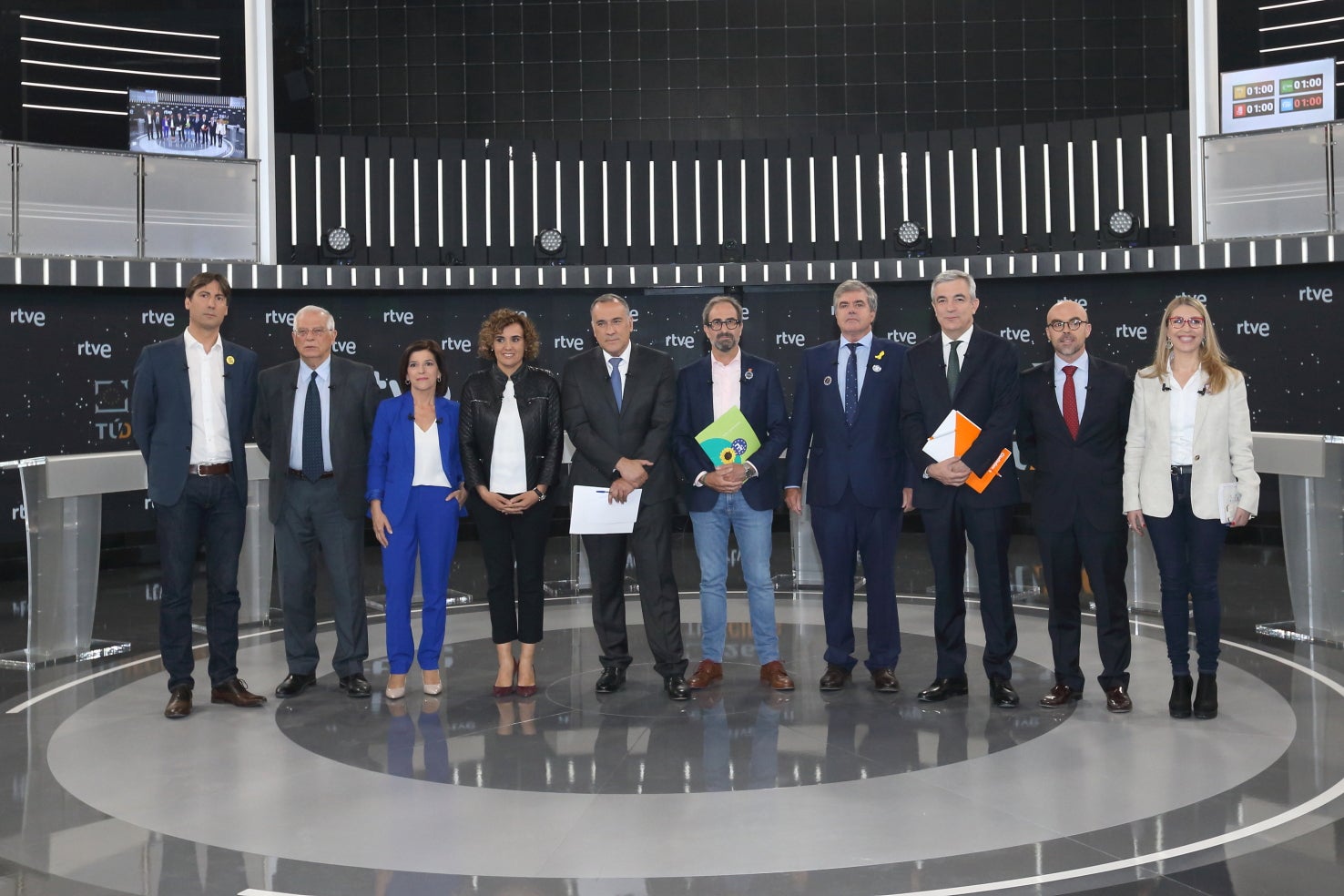 Fotografia amb els candidats a les europees que han participat al debat de RTVE, al plató. Imatge del 23/05/19 | RTVE