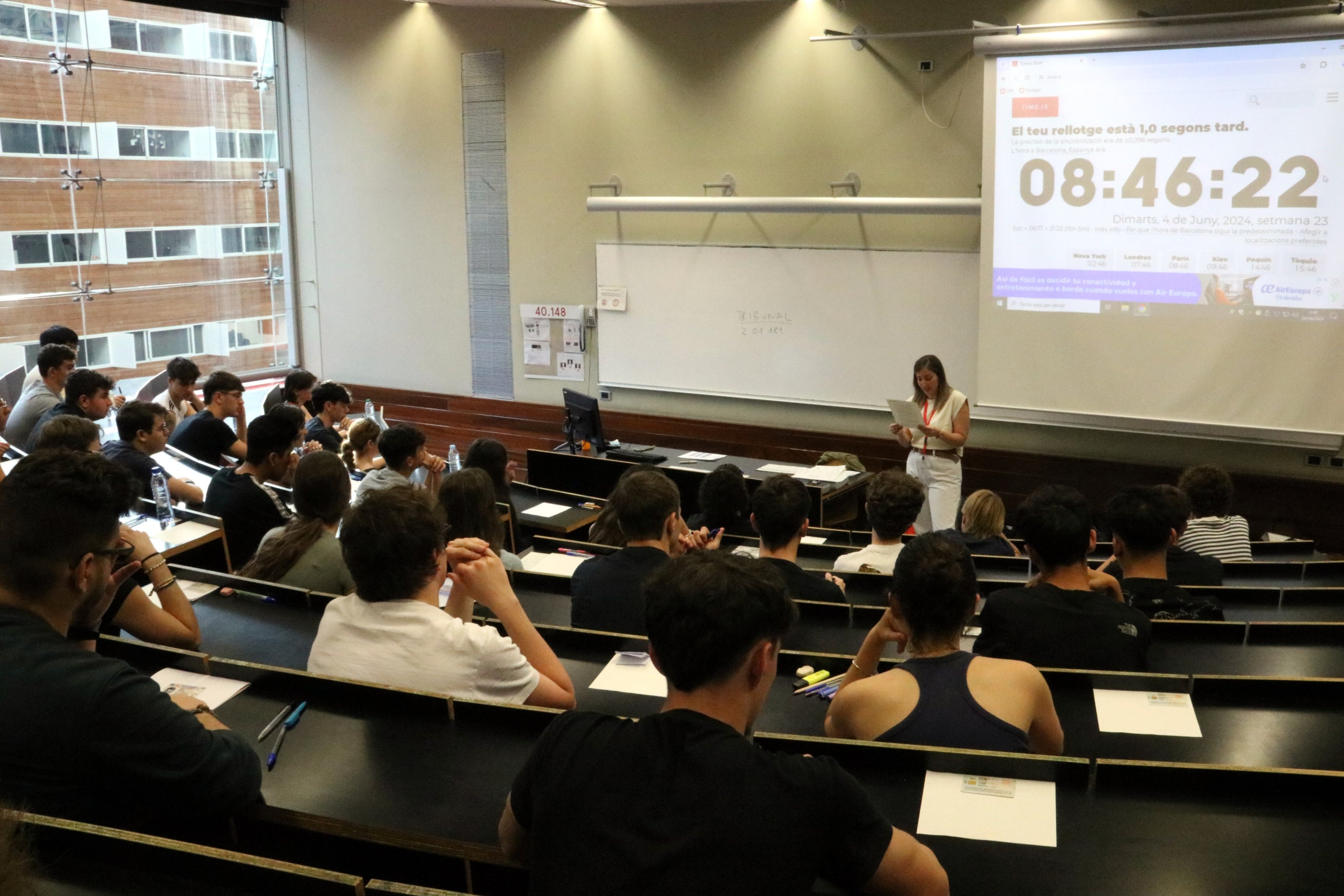 Instruccions en una aula durant el primer dia de les proves de selectivitat / ACN
