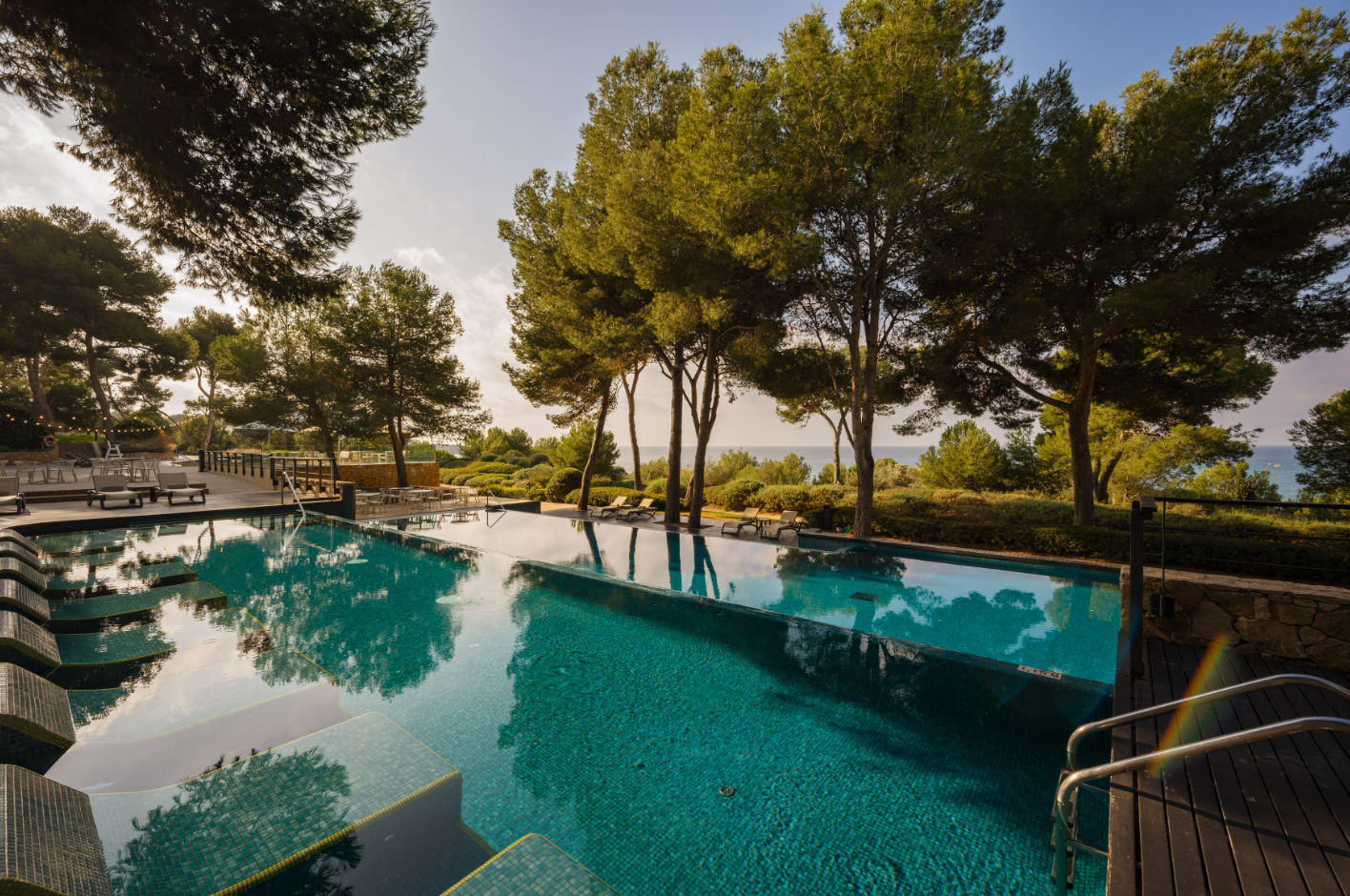 Les piscines infinites al Beach Club de la Costa Daurada 