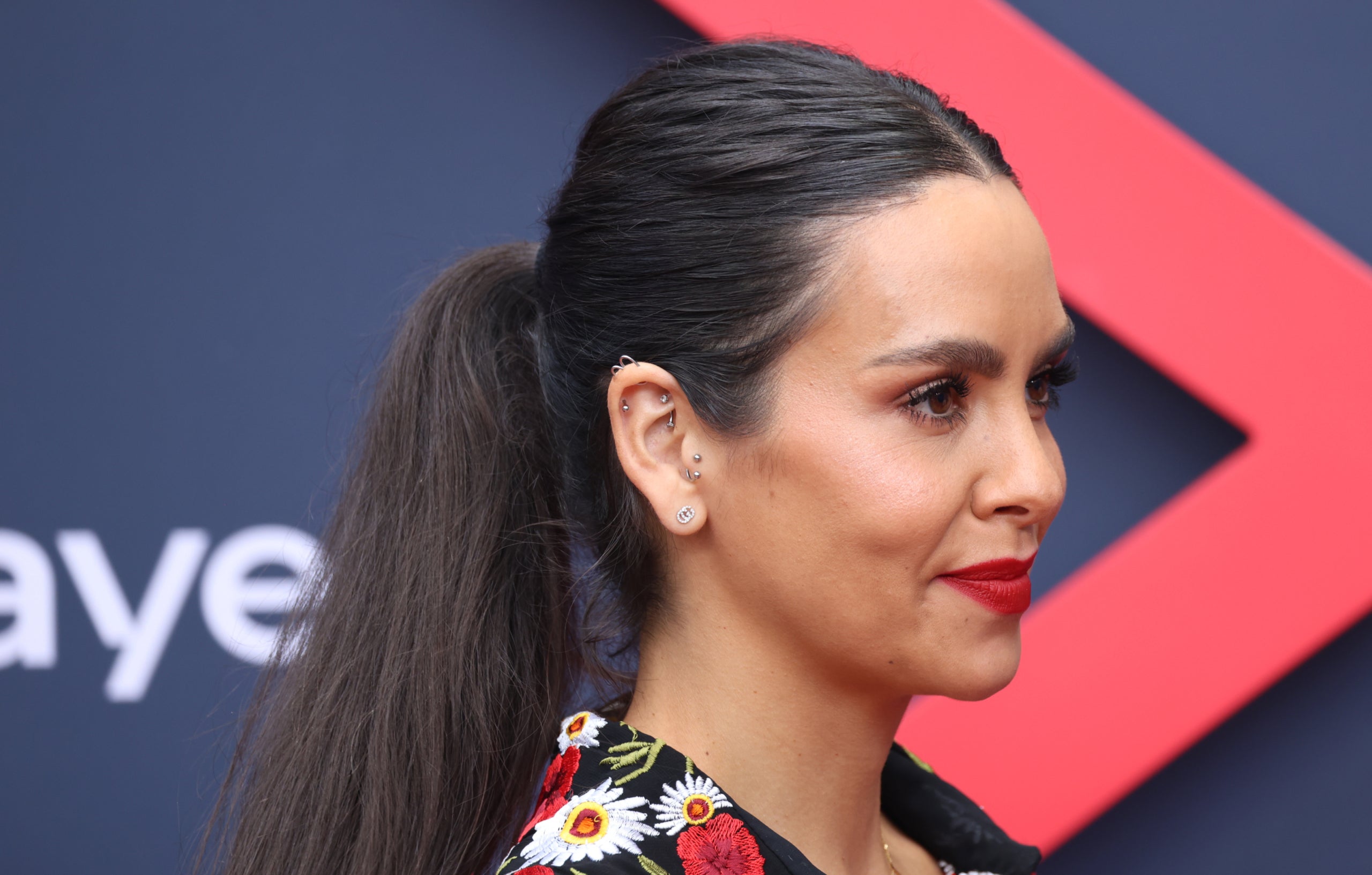 Cristina Pedroche publica un llibre sobre maternitat i parla d'un accident amb la filla - Europa Press