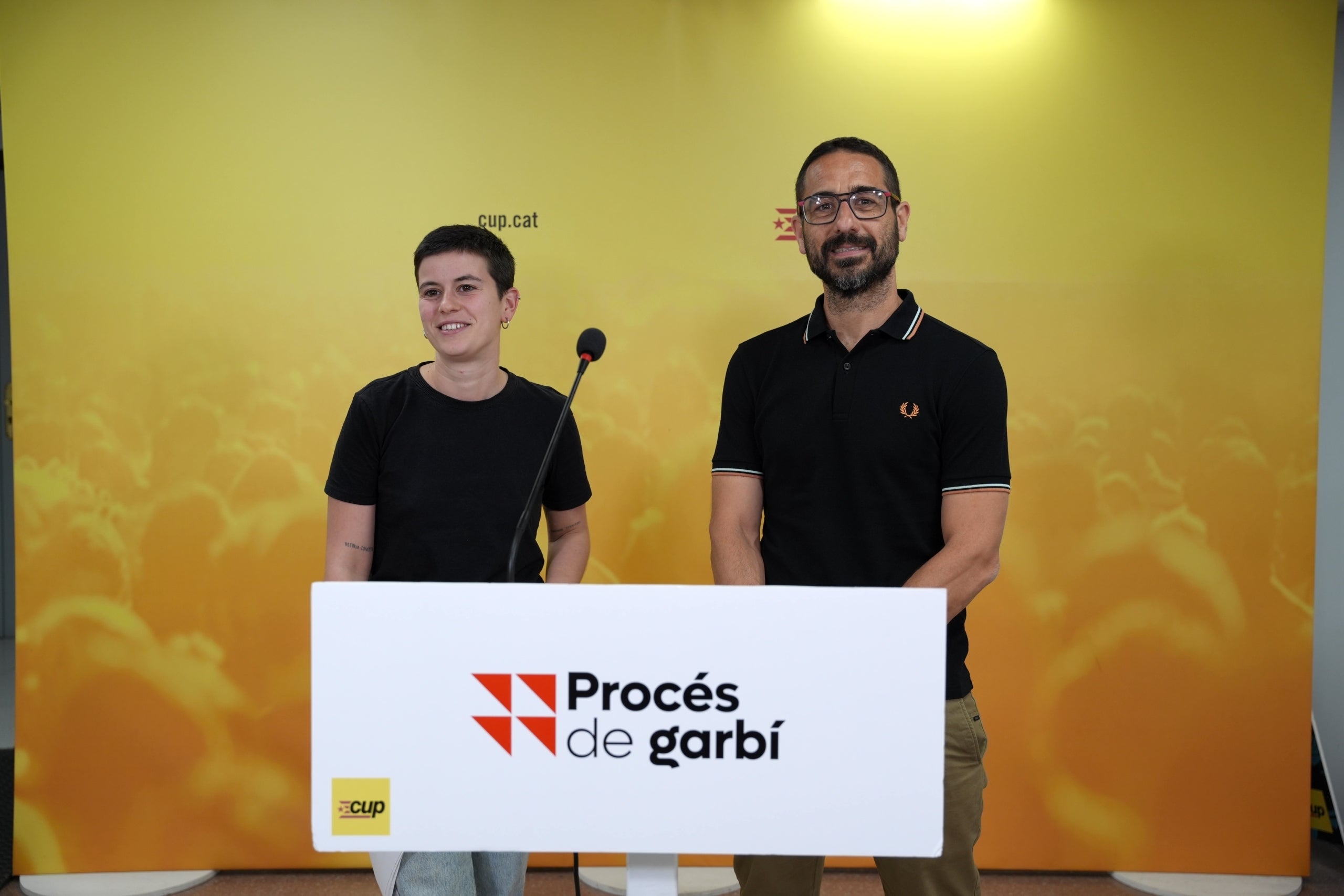 Non Casadevall i Maria Gordillo, en roda
de premsa avui a la seu de la CUP.