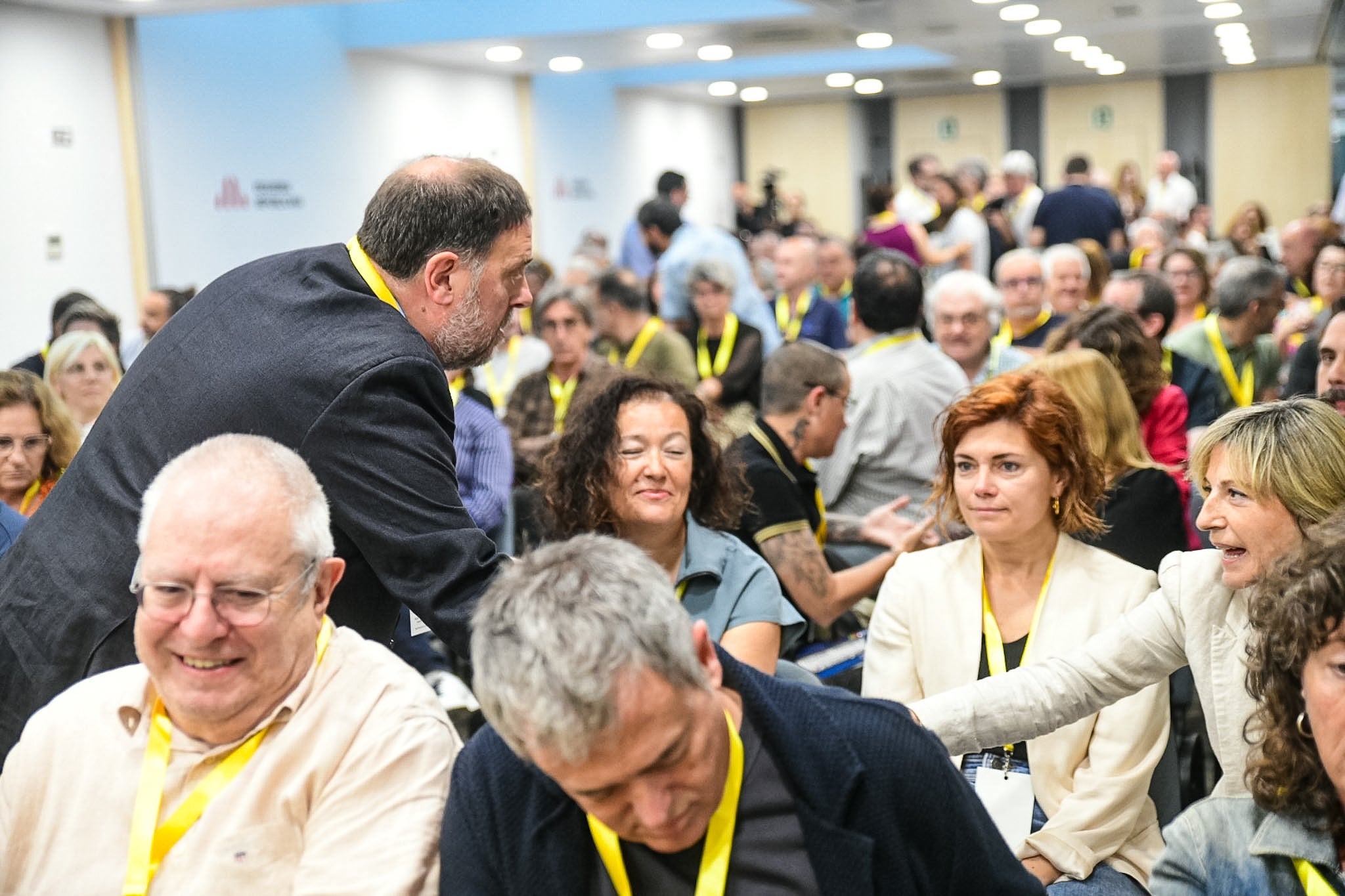 Oriol Junqueras, arriba al Consell Nacional, davant la mirada perduda d'Elisenda Alamany després del fiasco de la federació de Barcelona /Marc Puig