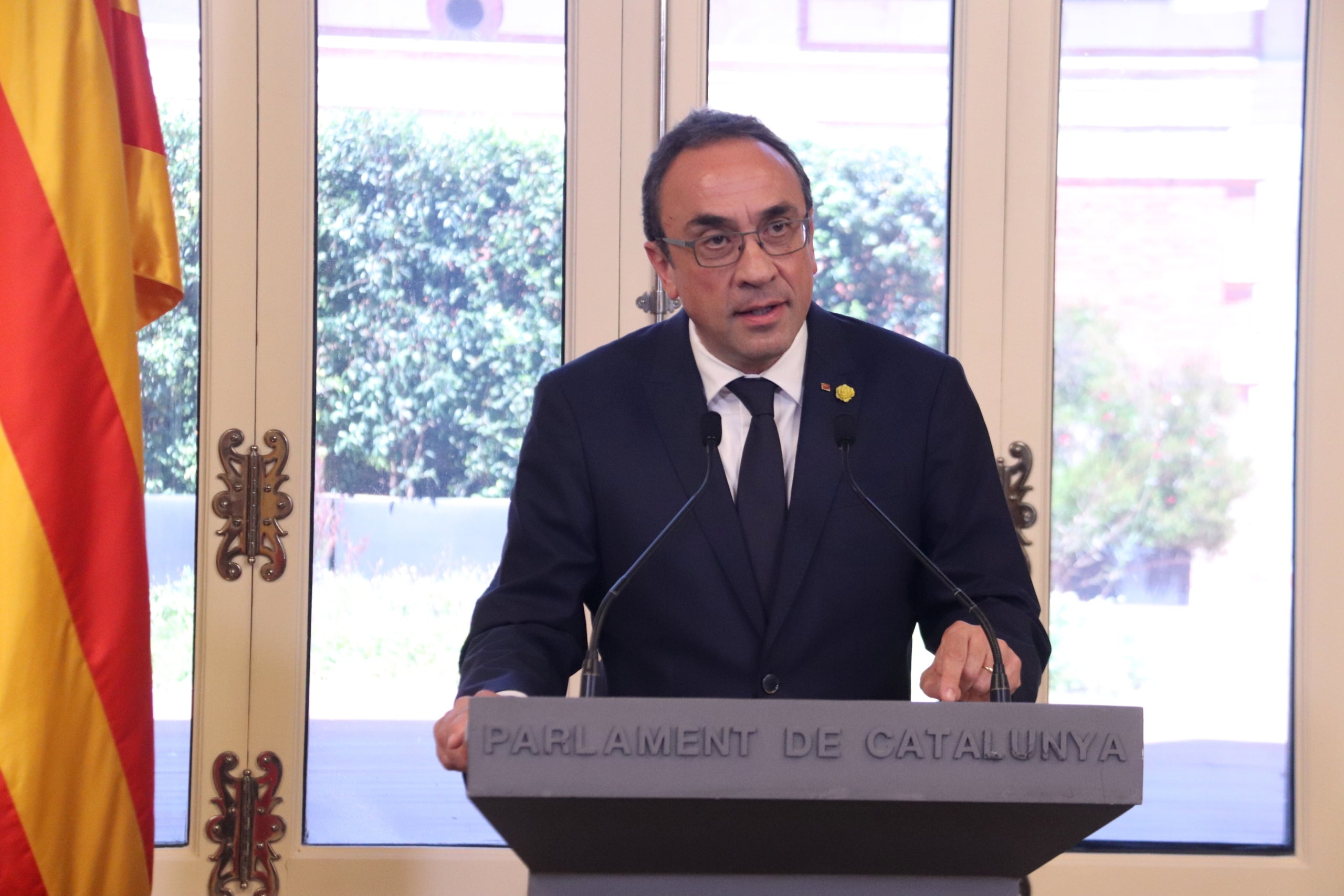 El president del Parlament, Josep Rull, anuncia a qui ha atorgat el Parlament la medalla d'honor en categoria d'or / Marta Sierra / ACN