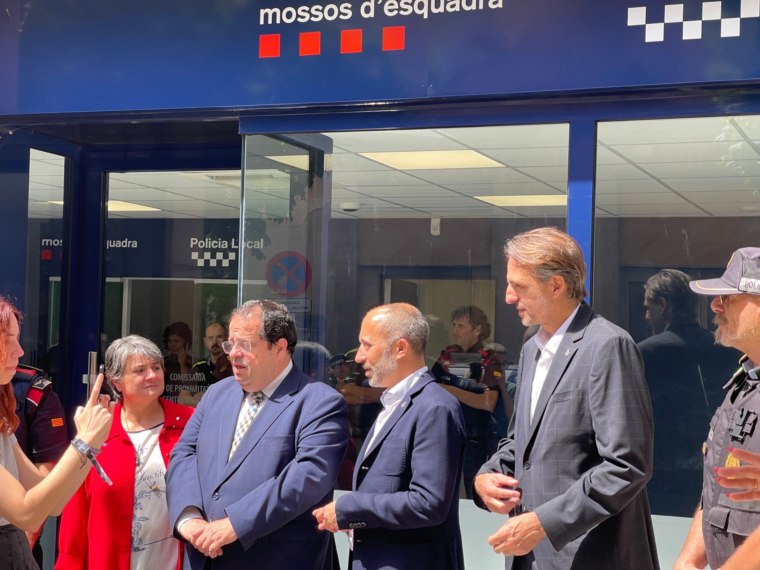 La delegada del Govern a la Catalunya Central, Montse Barniol, el conseller d'Interior, Joan Ignasi Elena, l'alcalde de Manresa, Marc Aloy i el cap del PSC a l'ajuntament de Manresa, Anjo Valentí/Quico Sallés