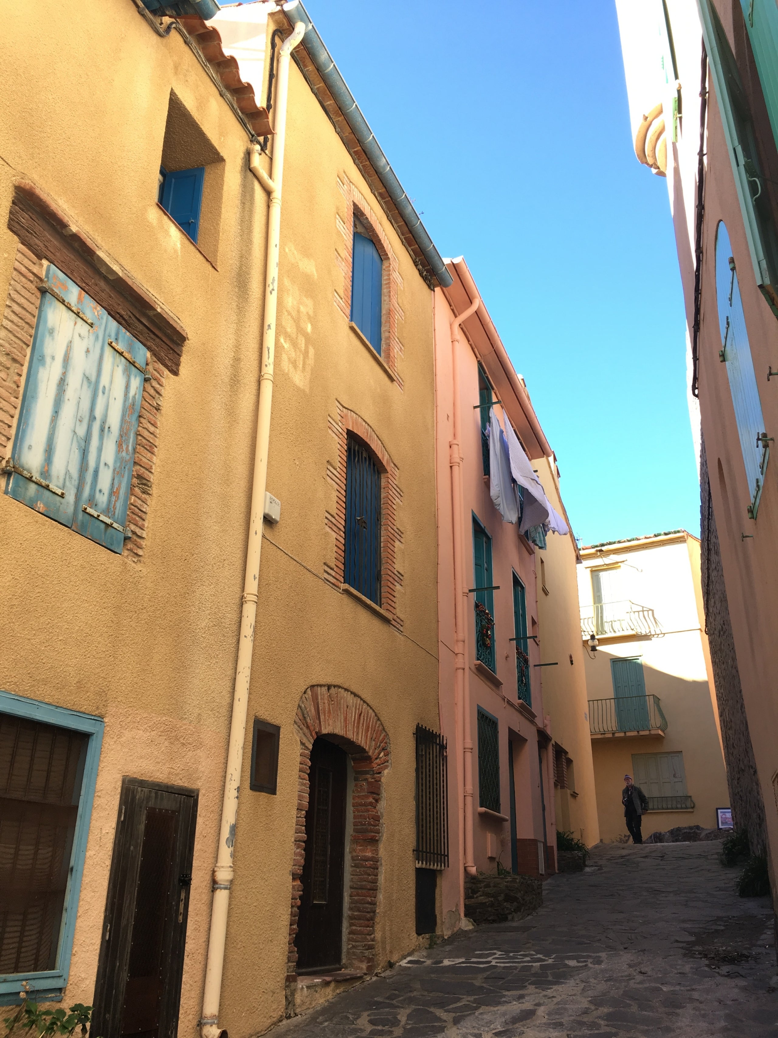 Un dels carrerons típics de Cotlliure, el poble de la Catalunya Nord declarat el preferit dels francesos / S.B.