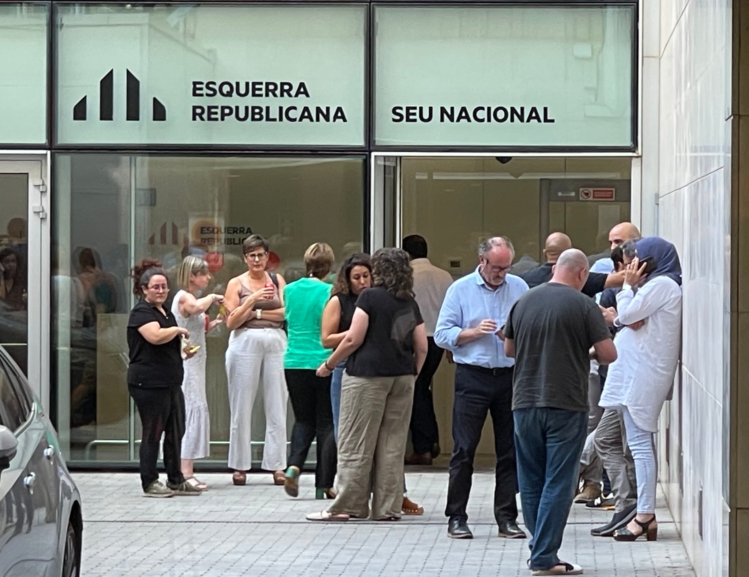 Membres de la direcció d'ERC, al pati de la seu/Quico Sallés