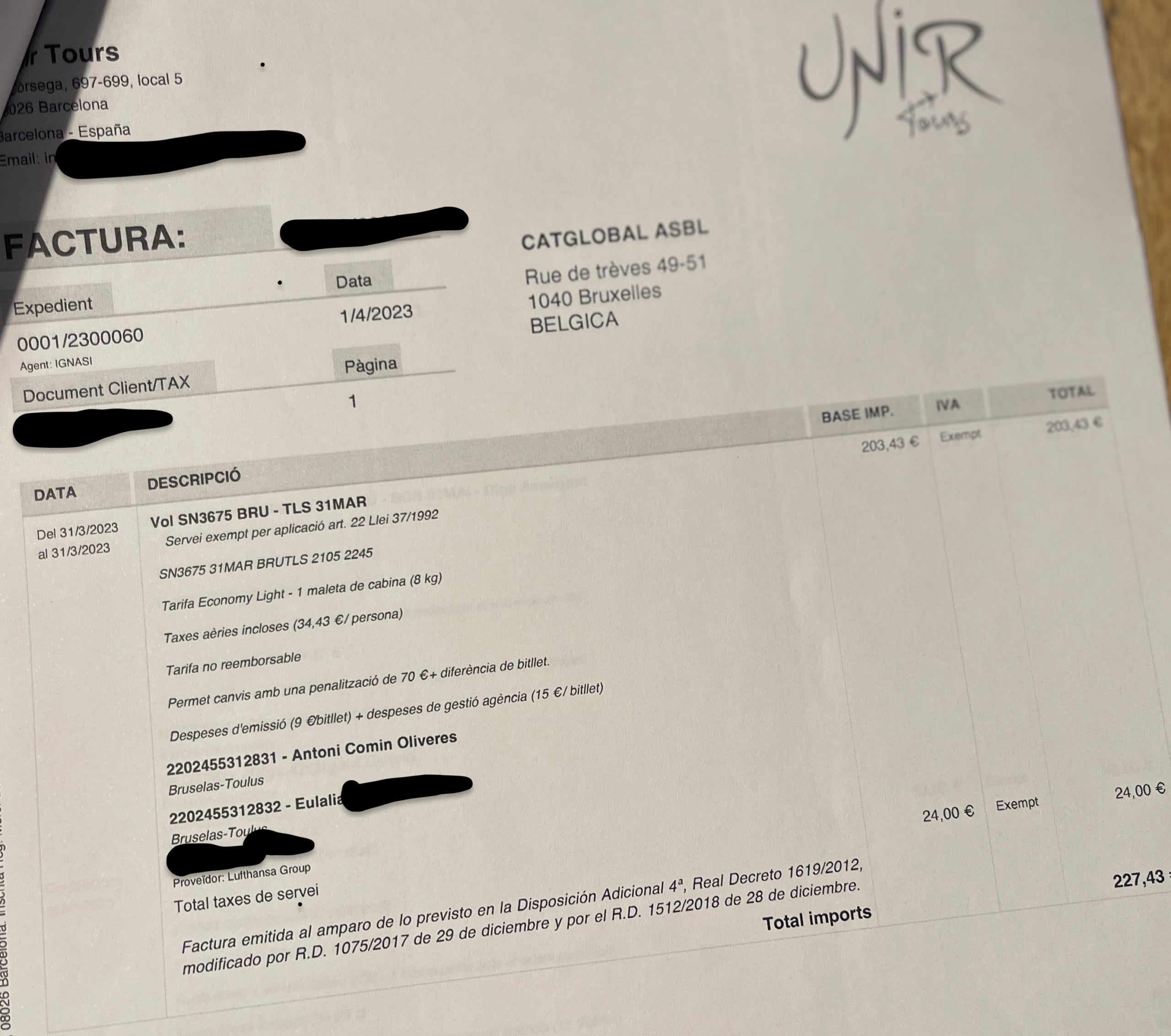 Factura dels bitllets d'avió de Comín i la seva filla a nom de CatGlobal/QS