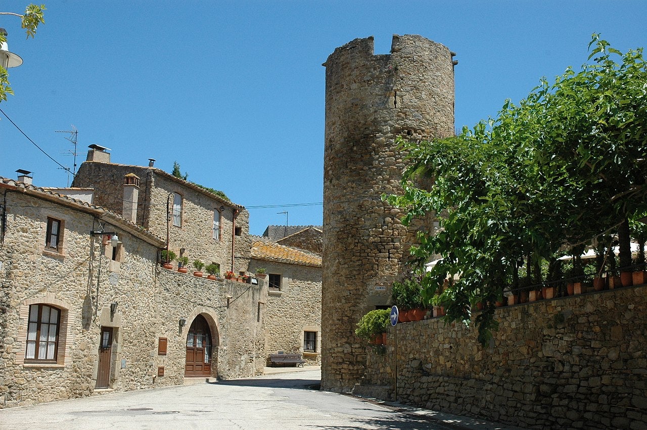 Imatge del nucli d'Ullastret (Baix Empordà), el poble més antic de Catalunya / Credit Commons