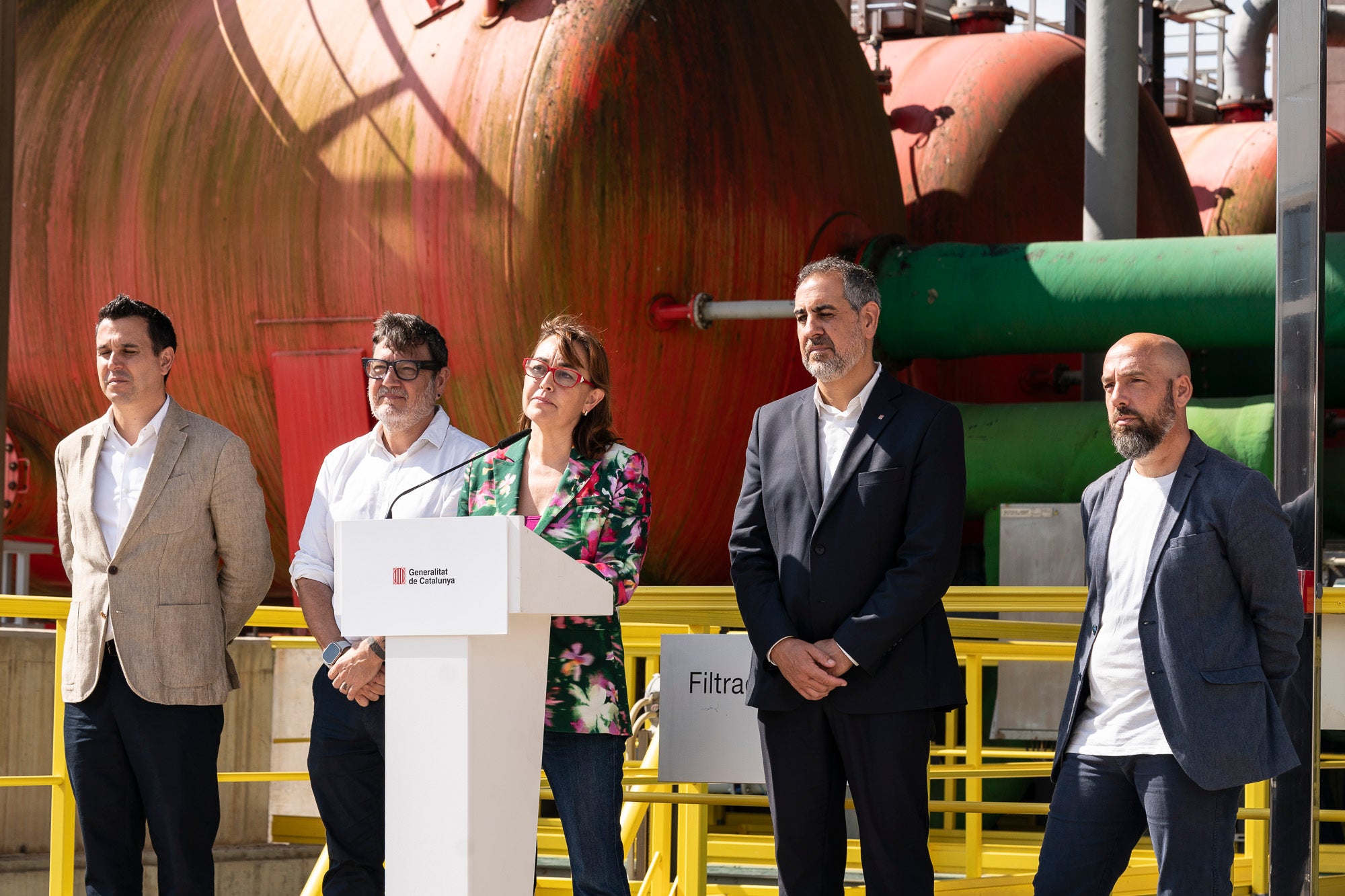 La consellera de Territori, Sílvia Paneque, en una visita a la dessalinitzadora del Prat, 29-08-2024 / Mireia Comas