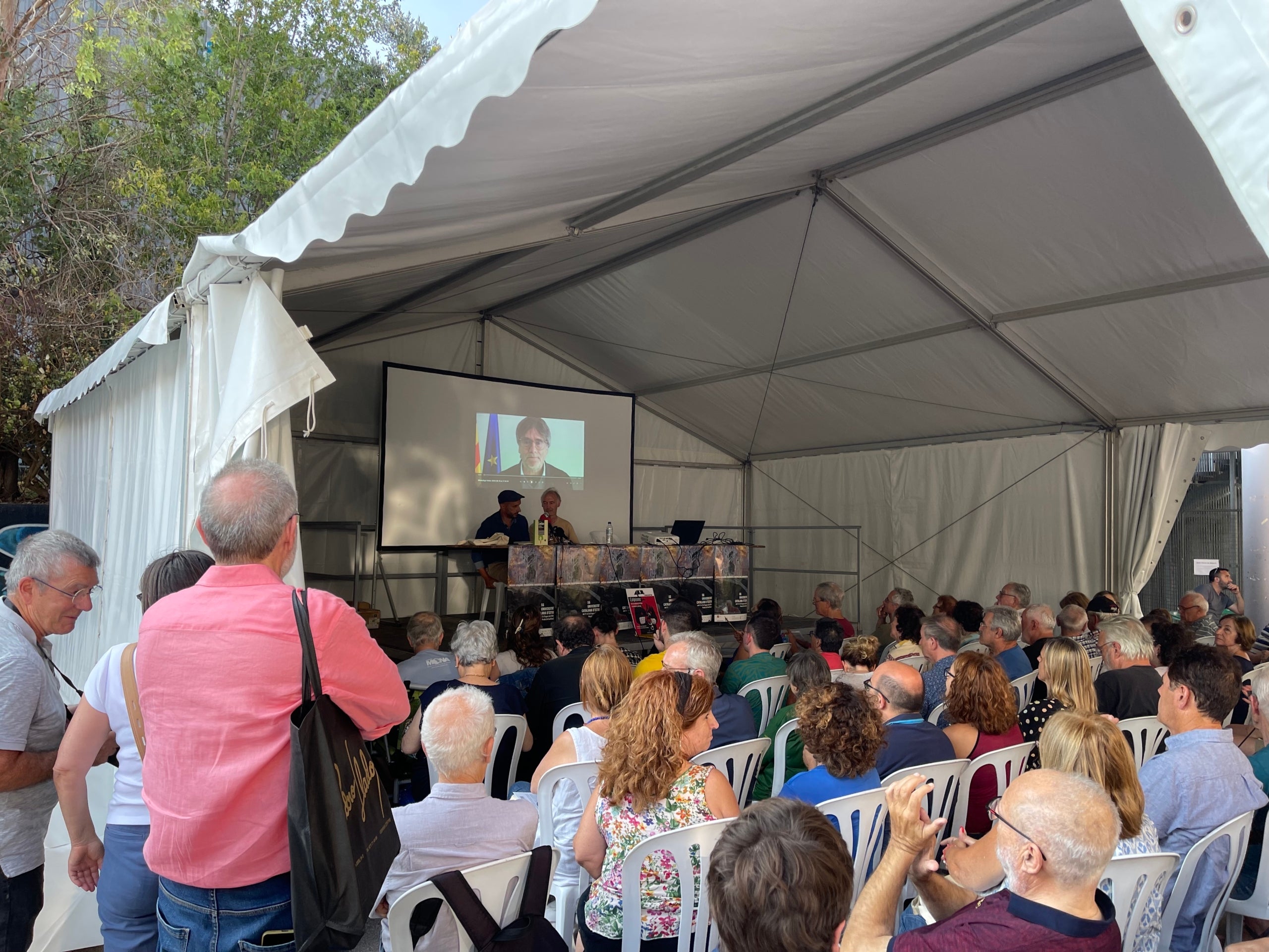 Una imatge de la presentació del llibre de Damià del Clot en què ha participat virtualment Carles Puigdemont/Quico Sallés