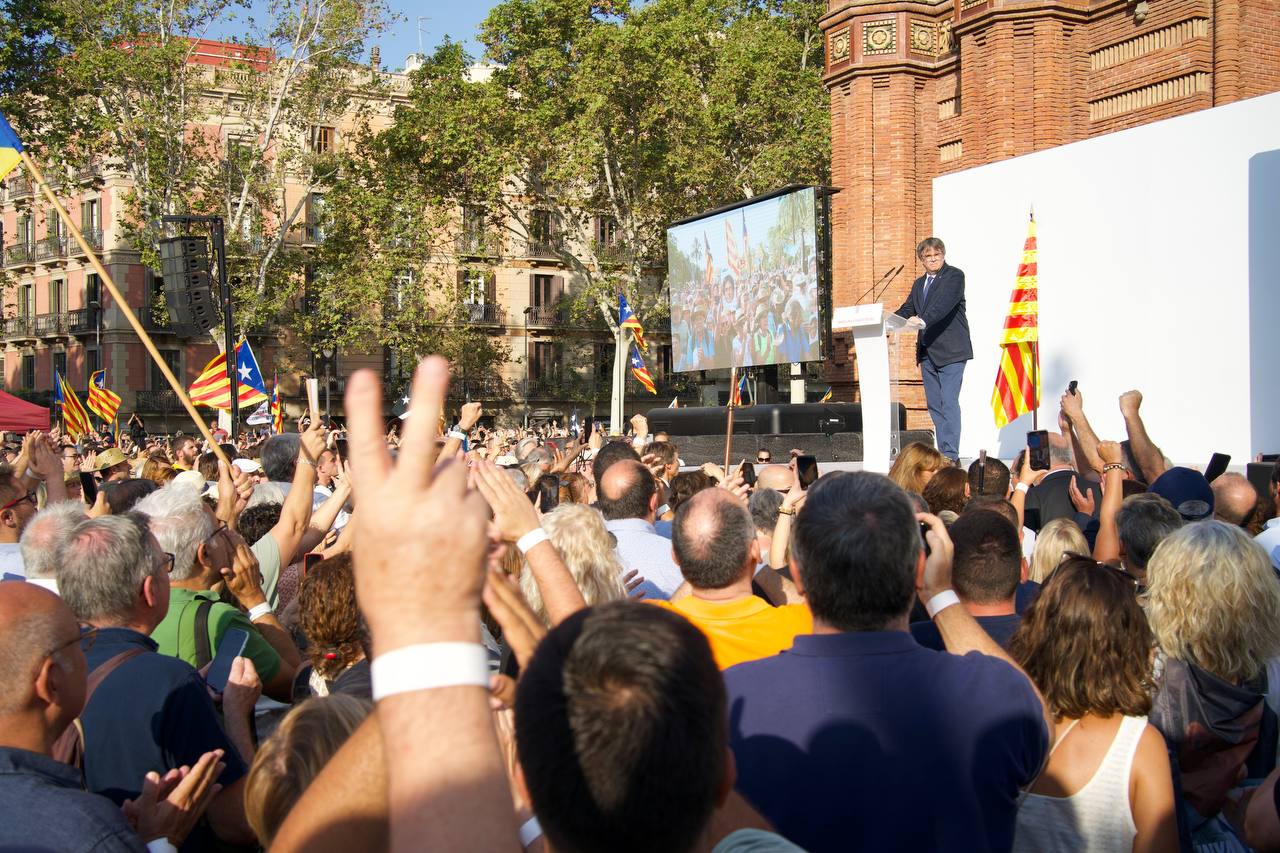 El president de la Generalitat a l'exili, Carles Puigdemont, en el seu primer discurs el dia del retorn / Mireia Comas