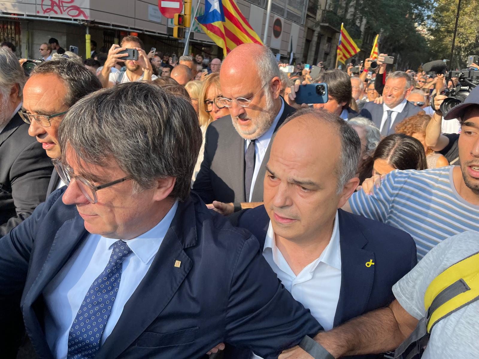 Puigdemont arriba a la zona d'Arc de Triomf en el retorn de l'exili / Q.S.