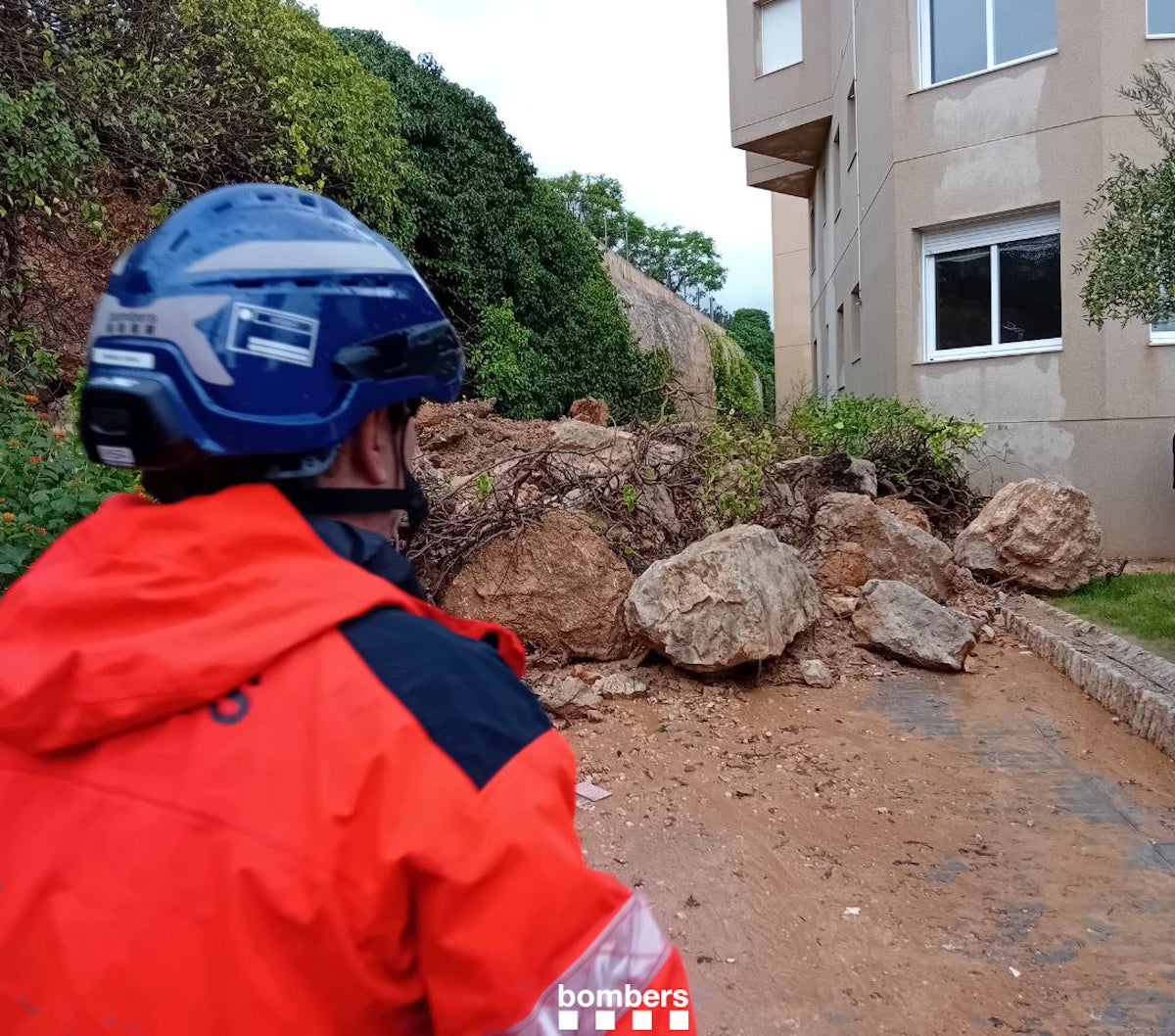 Un despreniment a l'Ametlla de Mar per les fortes pluges / Bombers 